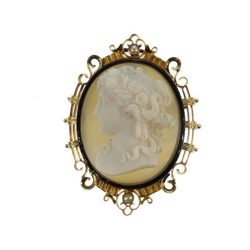 Victorian Fine French Antique Cameo Black Enamel Pearl 18 Karat Rose Gold Brooch Pendant For Sale