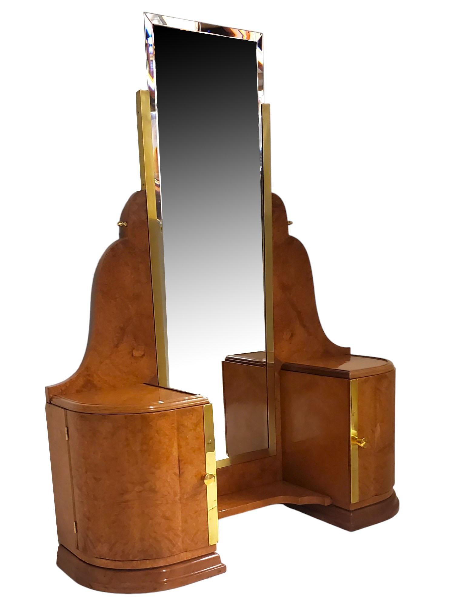 Fine French Art Deco amboyna vanity/ dressing table w/ brass trim In Good Condition For Sale In New York City, NY