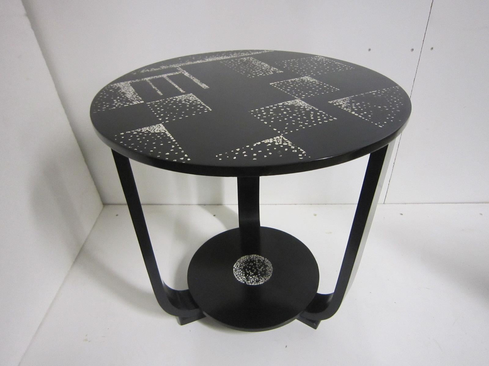 Eggshell Fine French Art Deco Black and White Egg Shell Lacquer Round Side Table For Sale