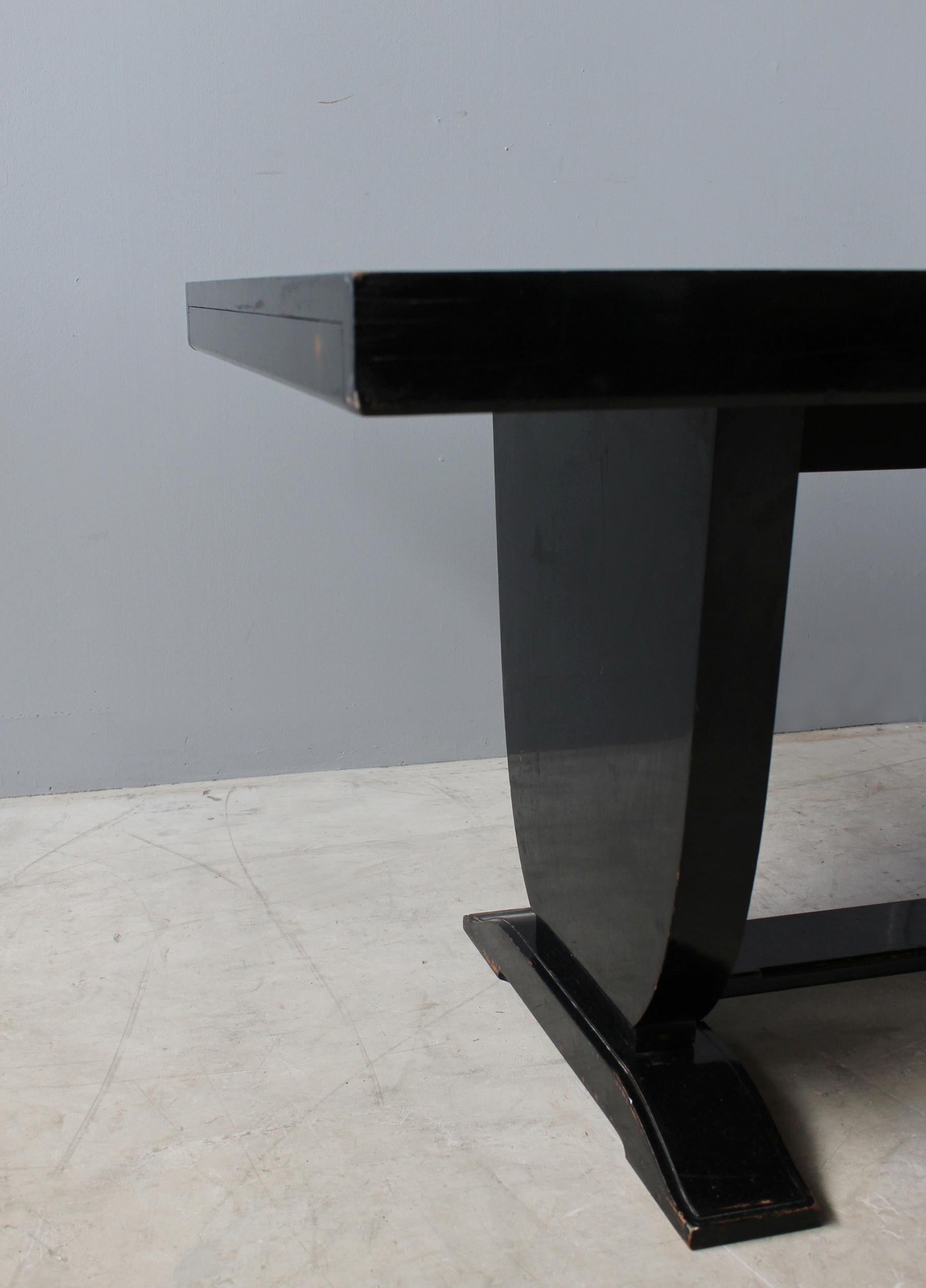 A Fine French Art Deco Black Lacquered Dining Table 6