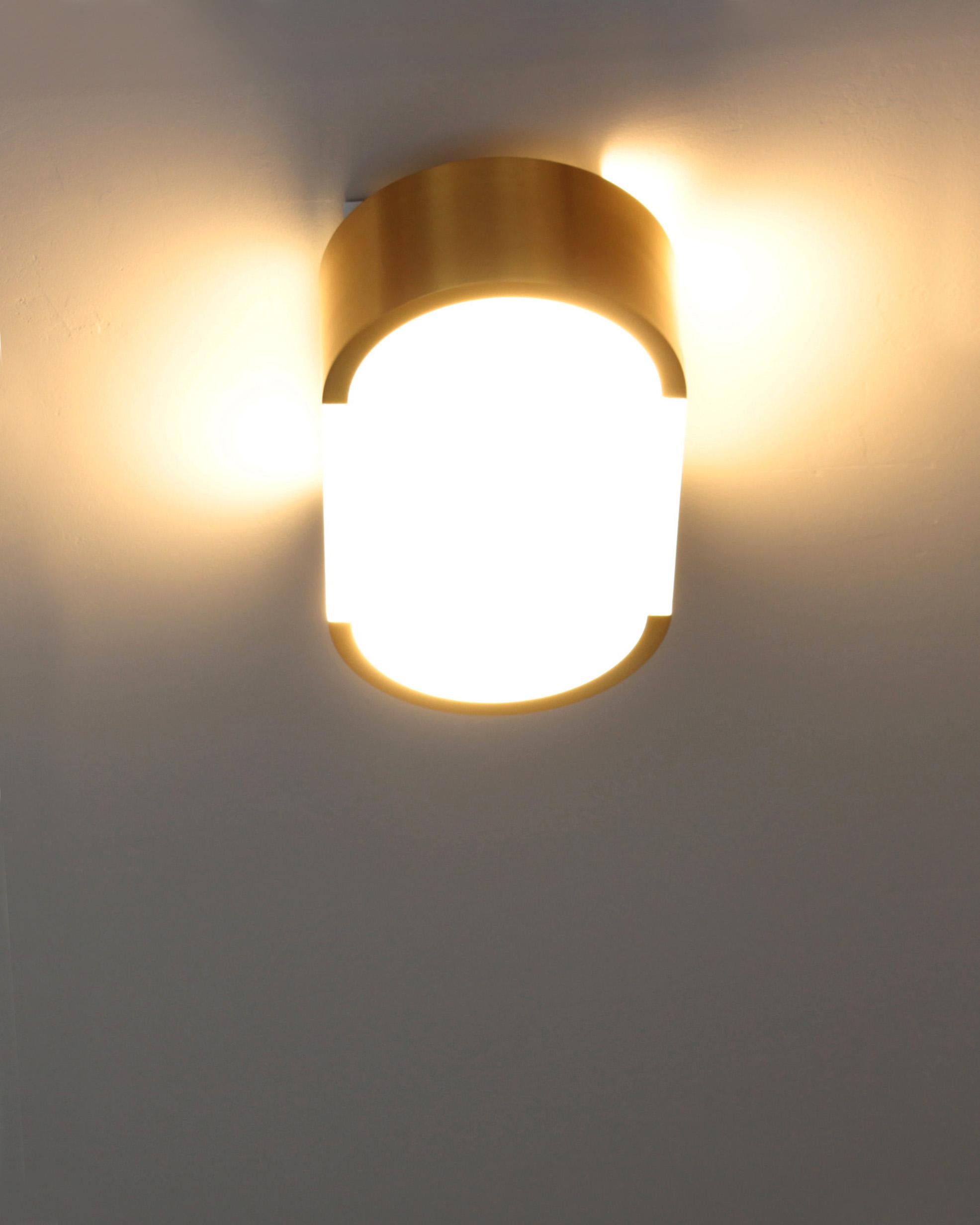 Francese Lampada da soffitto o da parete in bronzo e vetro Art Déco francese di Perzel in vendita