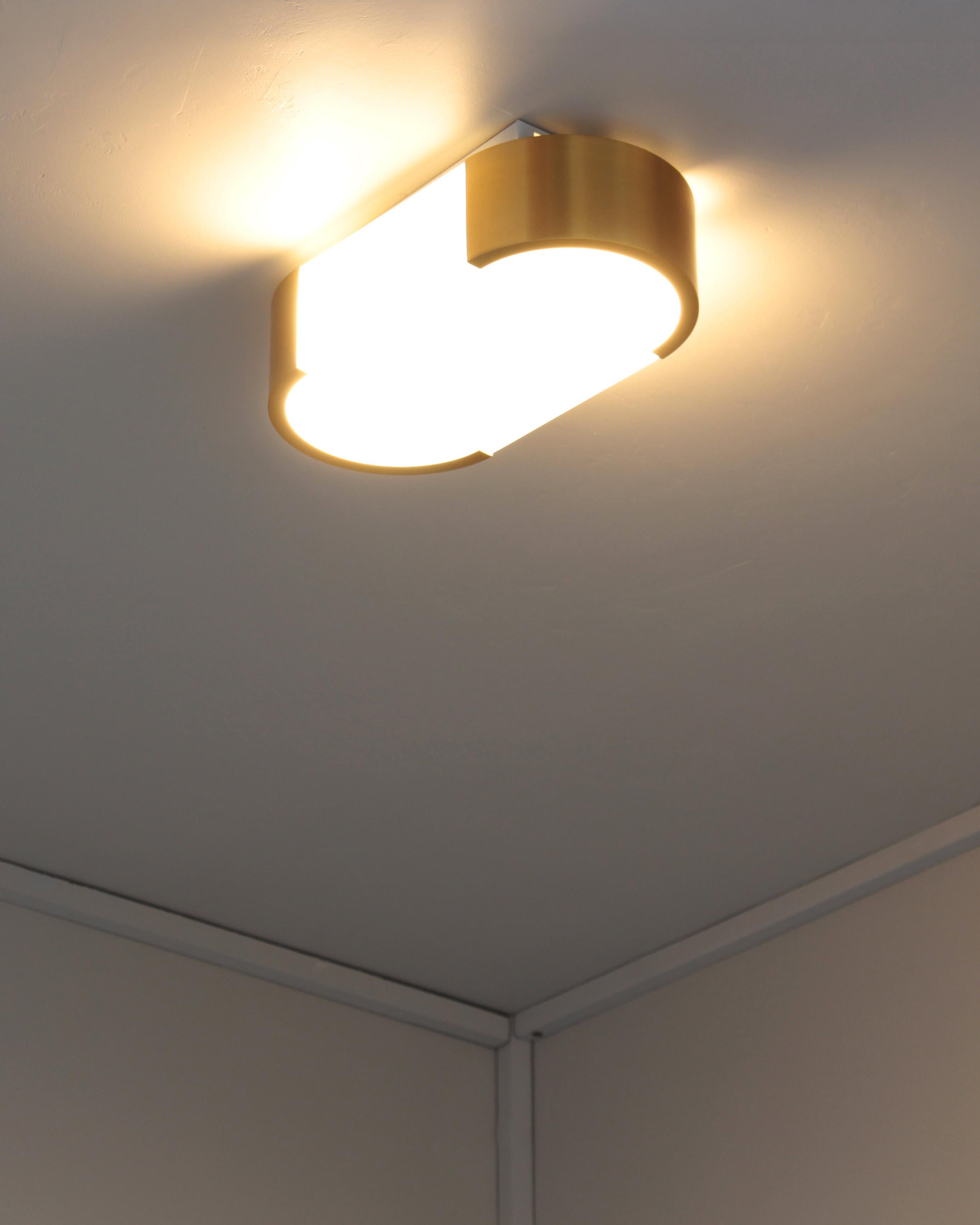 Metà XX secolo Lampada da soffitto o da parete in bronzo e vetro Art Déco francese di Perzel in vendita
