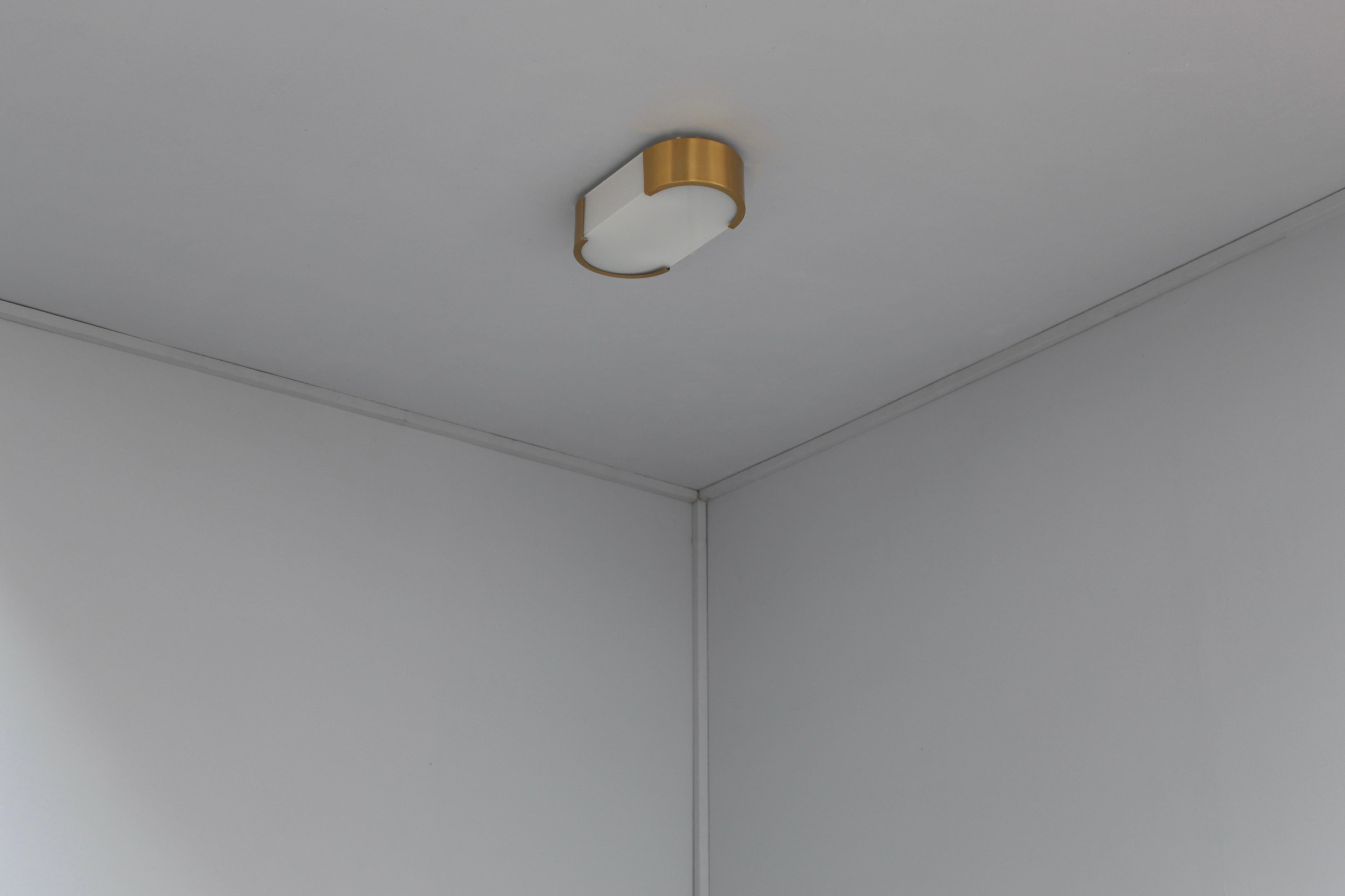 Lampada da soffitto o da parete in bronzo e vetro Art Déco francese di Perzel in vendita 8
