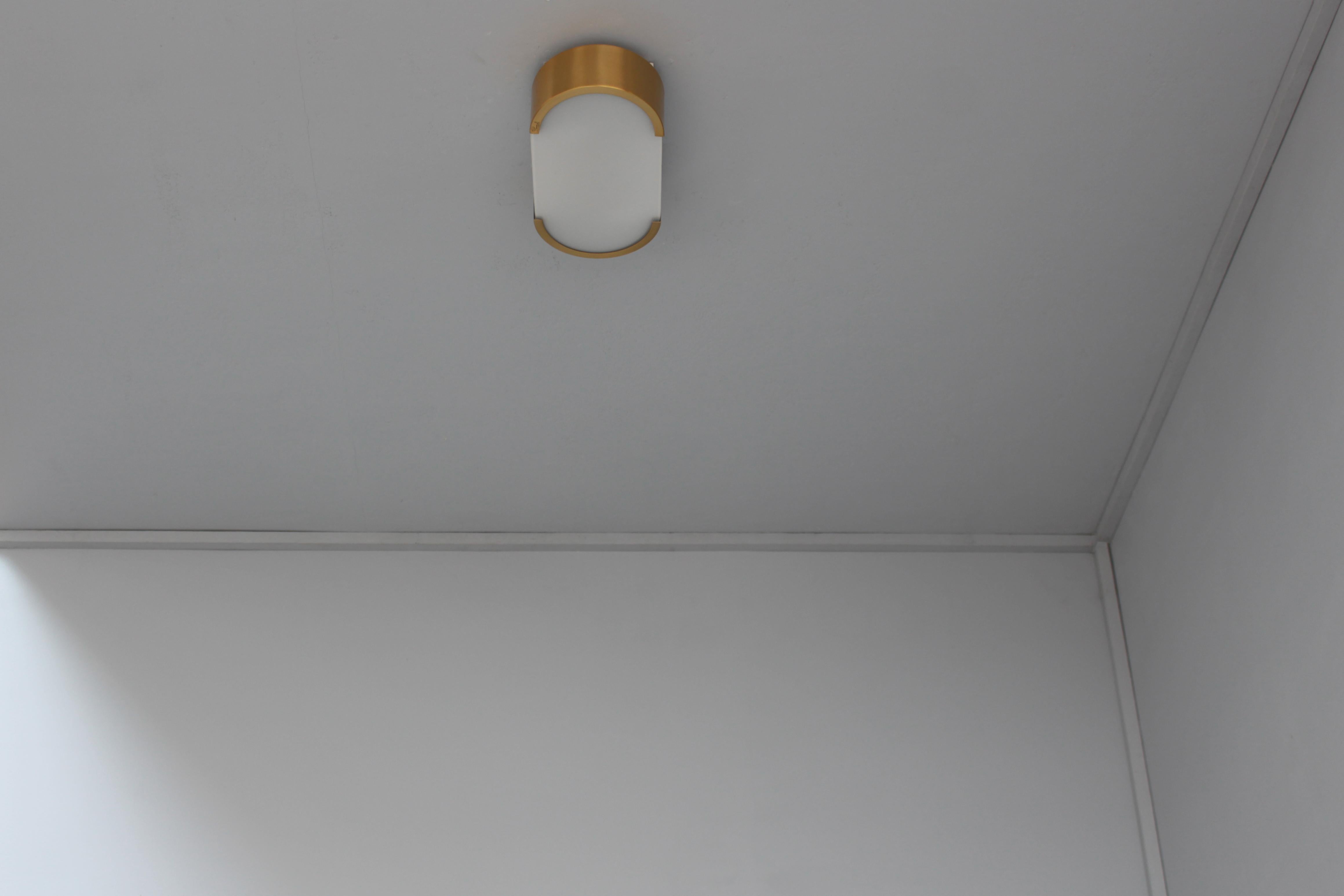 Lampada da soffitto o da parete in bronzo e vetro Art Déco francese di Perzel in vendita 10