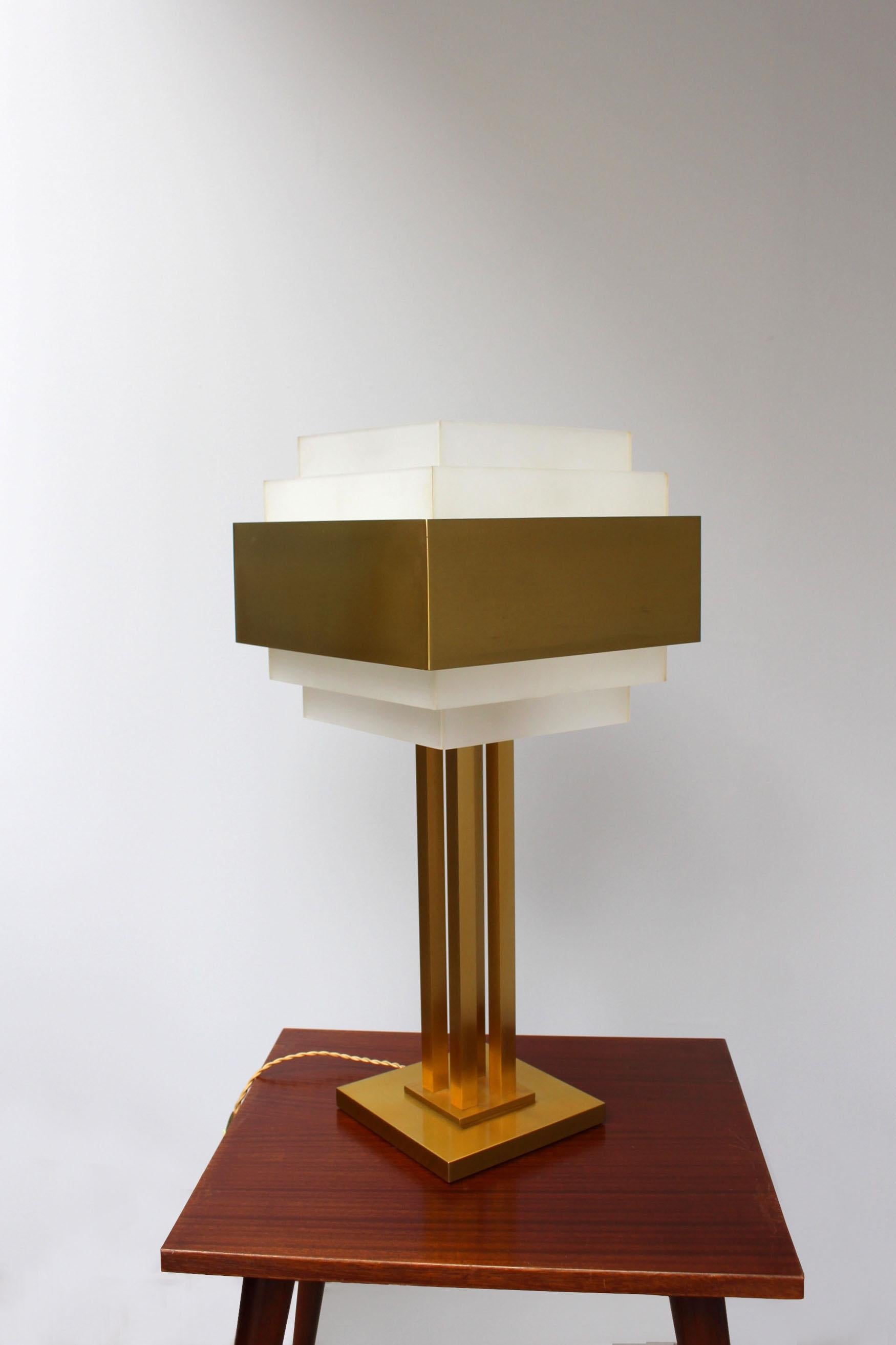 Mid-20th Century Fine French Art Deco Bronze and Glass Lamp by Perzel