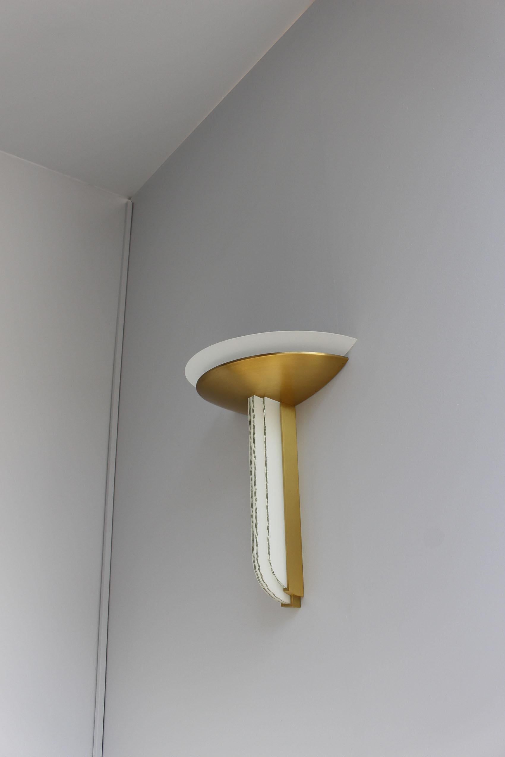 Applique Art Déco française en bronze et verre par Perzel, « 2 disponibles » en vente 3