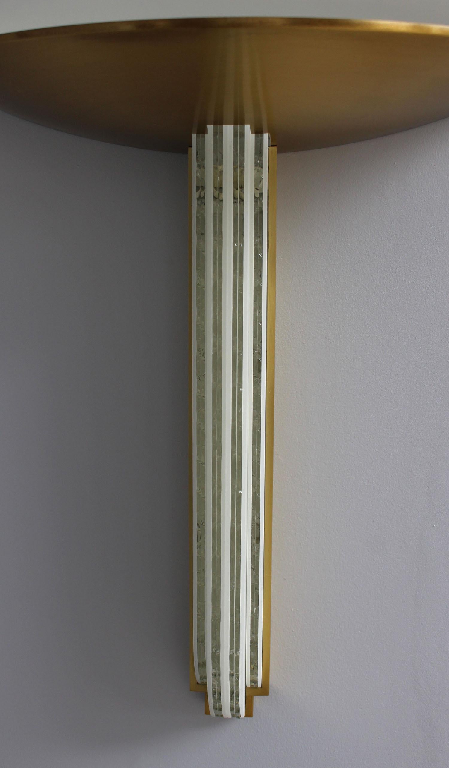 Lampada da parete in vetro e bronzo Art Deco francese di Perzel in vendita 4