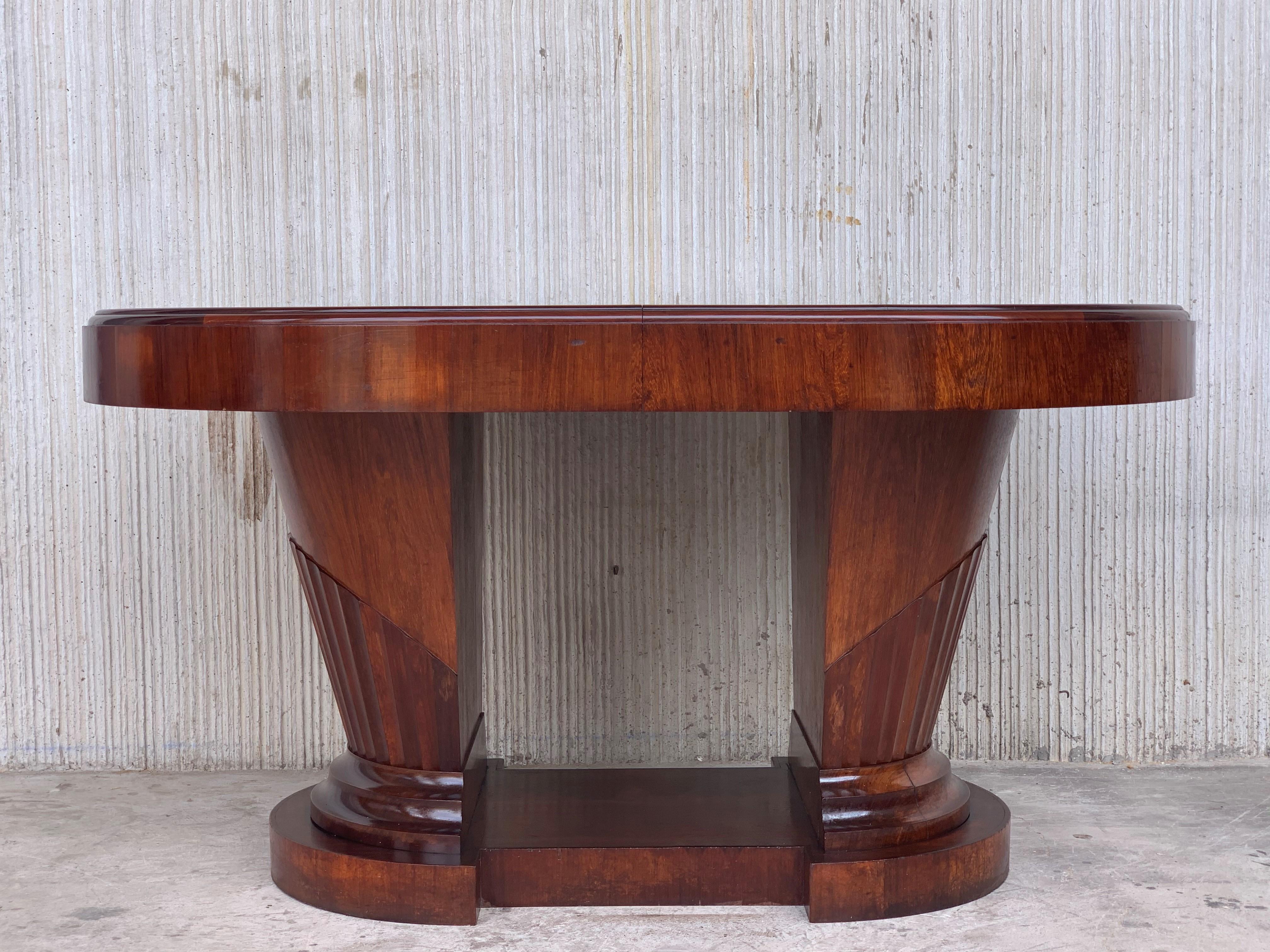 Fine French Art Deco mahogany pedestal oval table with a burl elm inlay on the apron. With extension leave (total extension 77.55in.)


 