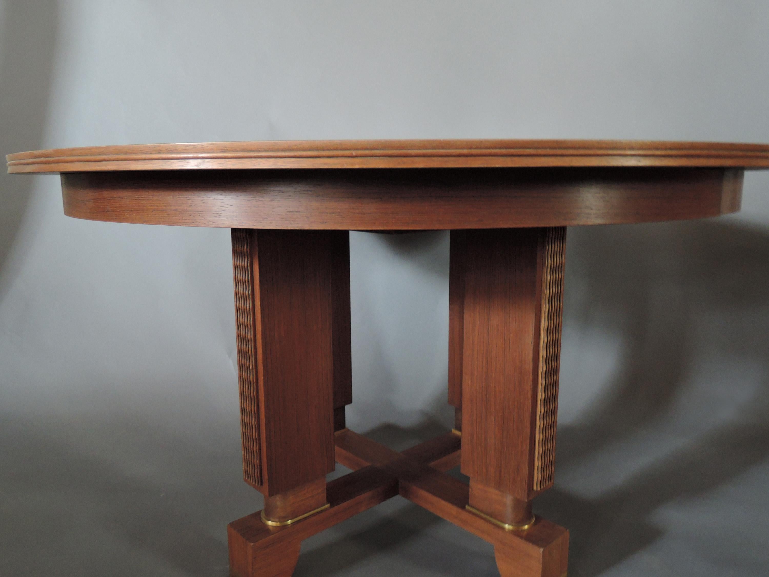Bronze Table de salle à manger ronde à rallonge Art Déco française de Jules Leleu en vente
