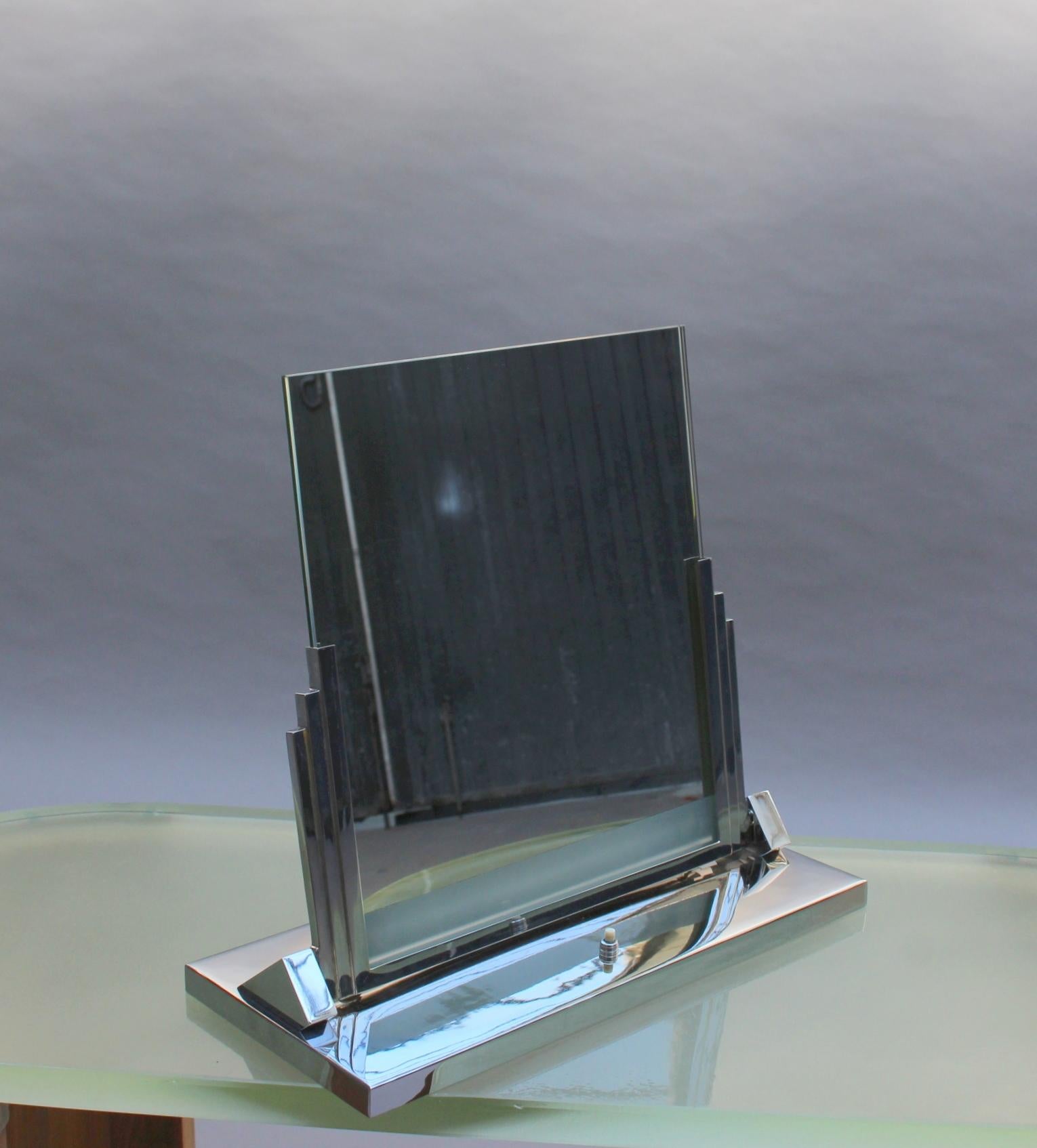 Französischer beleuchteter Chrom-Tischspiegel im Art-déco-Stil (Spiegel) im Angebot