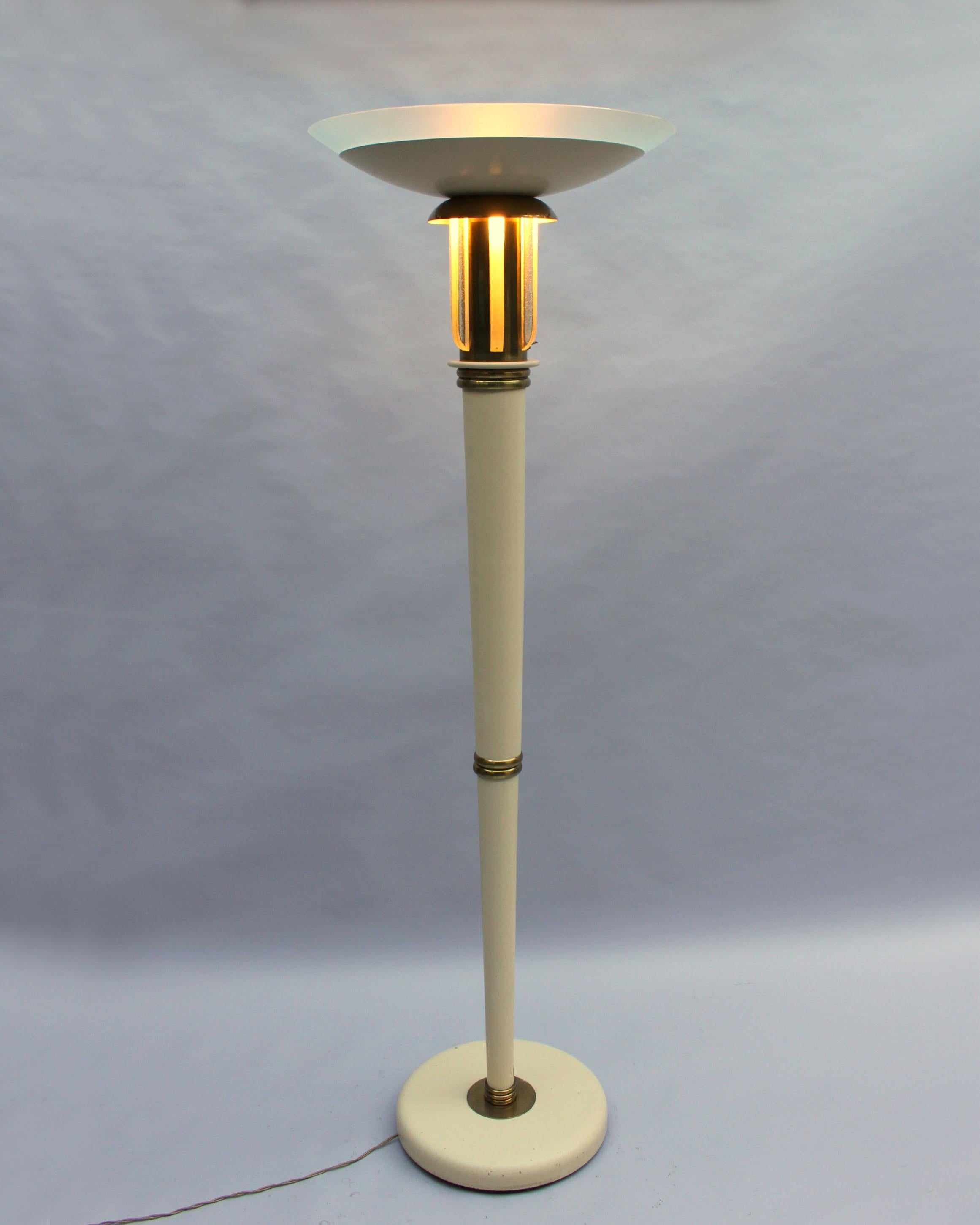 Lámpara de pie francesa Art Decó lacada con detalles de cristal y latón Francés en venta