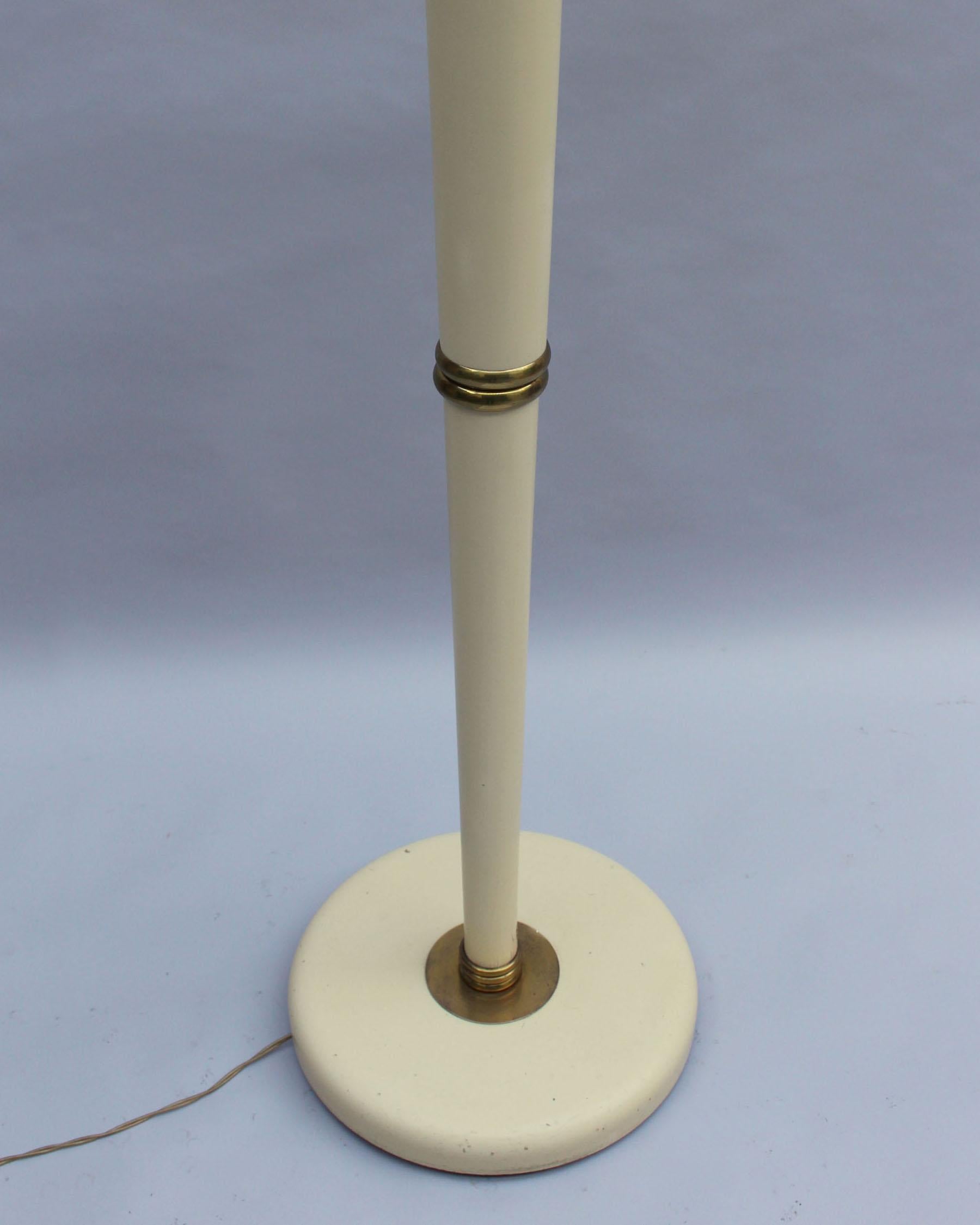 Lámpara de pie francesa Art Decó lacada con detalles de cristal y latón en venta 1