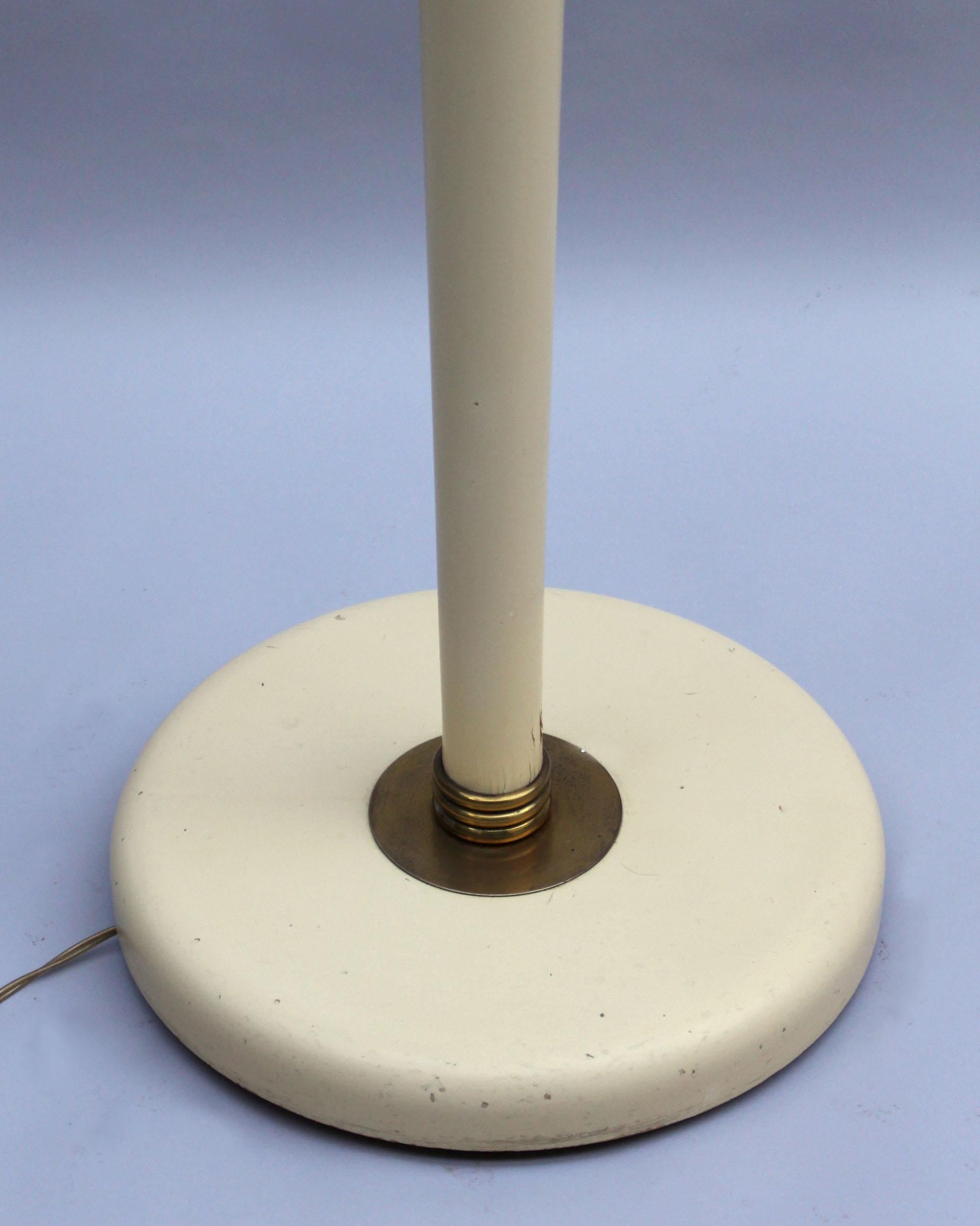 Lámpara de pie francesa Art Decó lacada con detalles de cristal y latón en venta 2