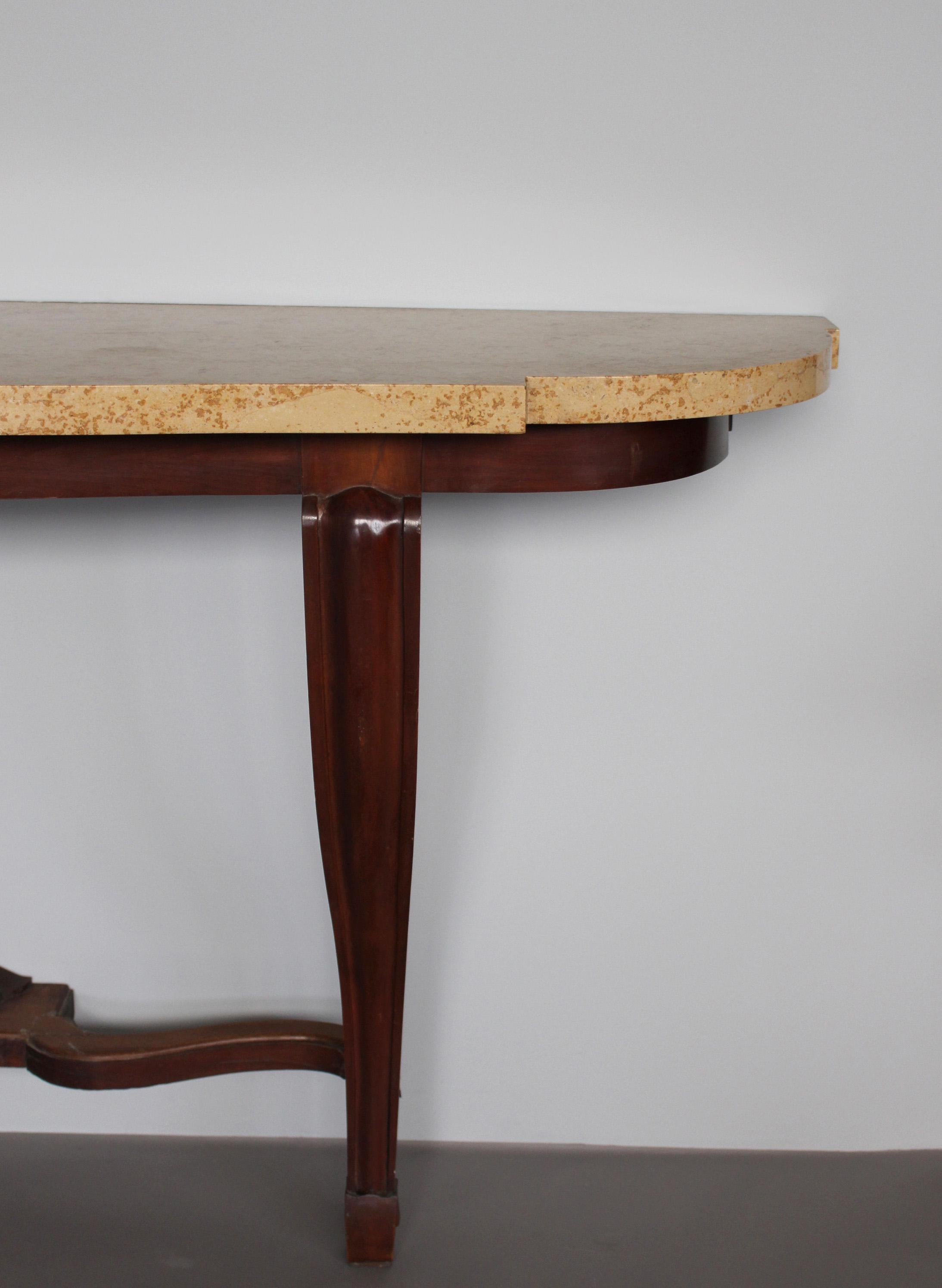 Raffinata console francese Art Deco in mogano e marmo alla maniera di Arbus in vendita 1