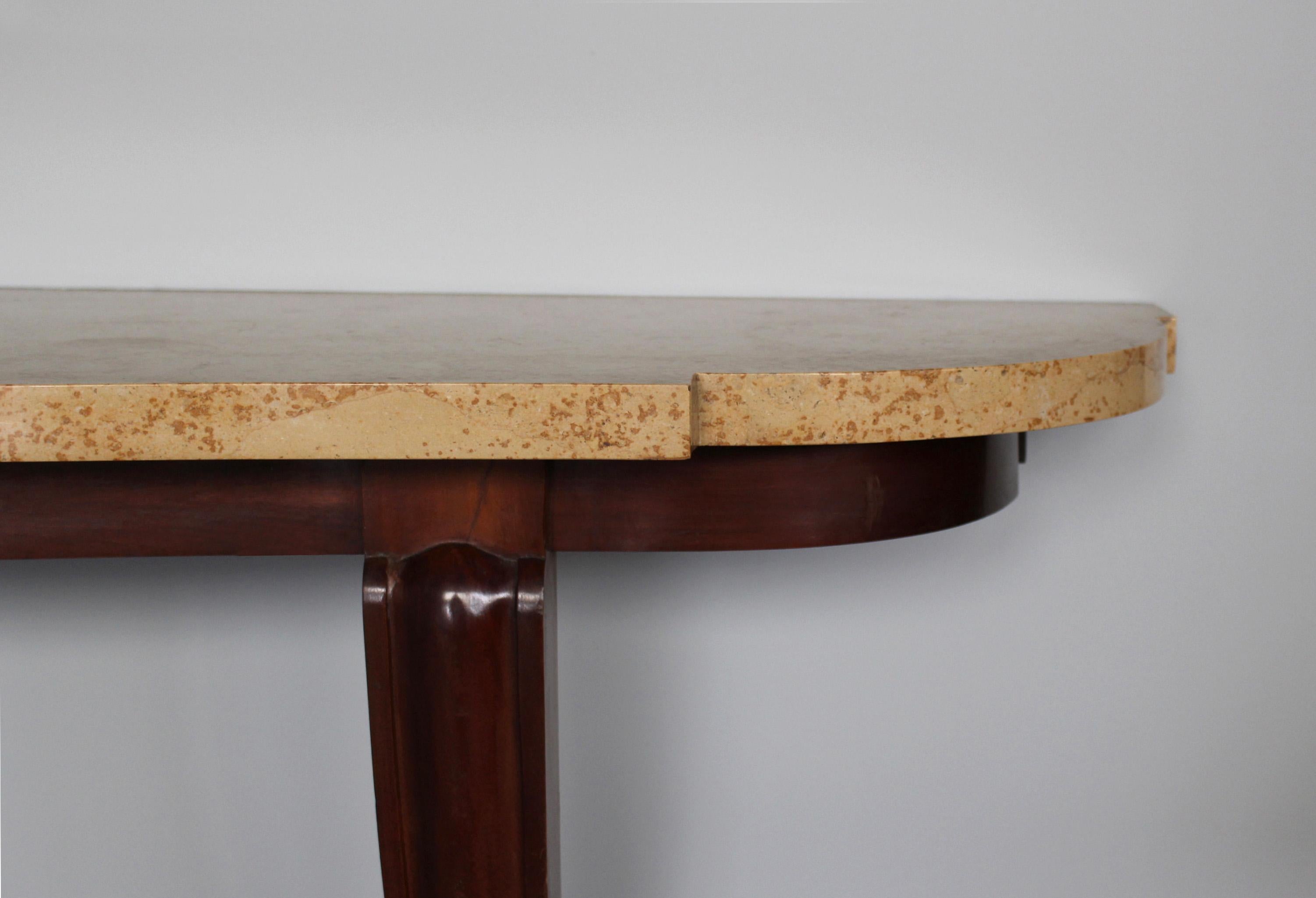 Raffinata console francese Art Deco in mogano e marmo alla maniera di Arbus in vendita 2