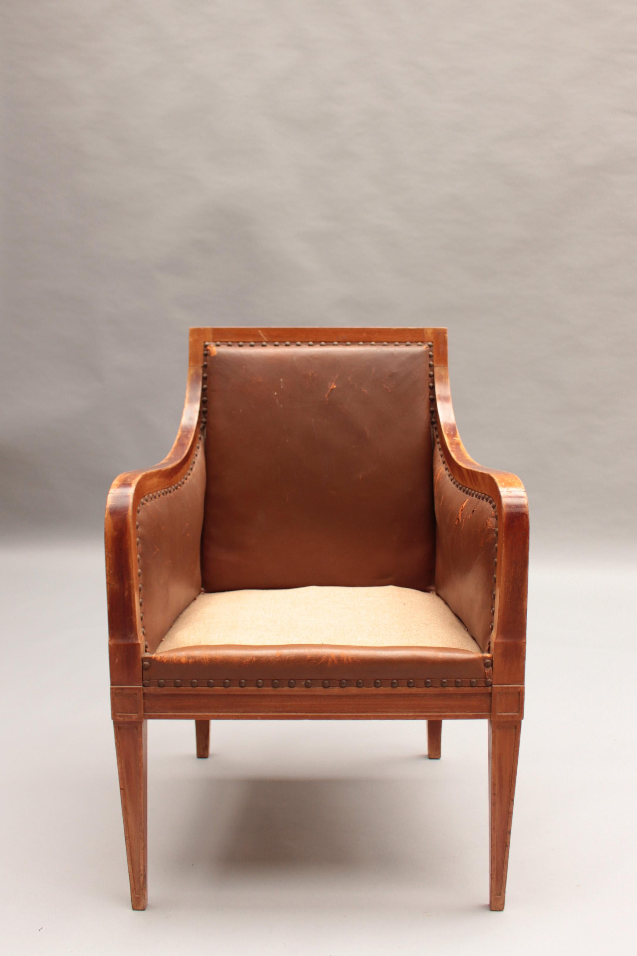 Ein feiner französischer Art Deco (mit Louis XVI Einfluss) massiver Mahagoni Büro-Sessel.
