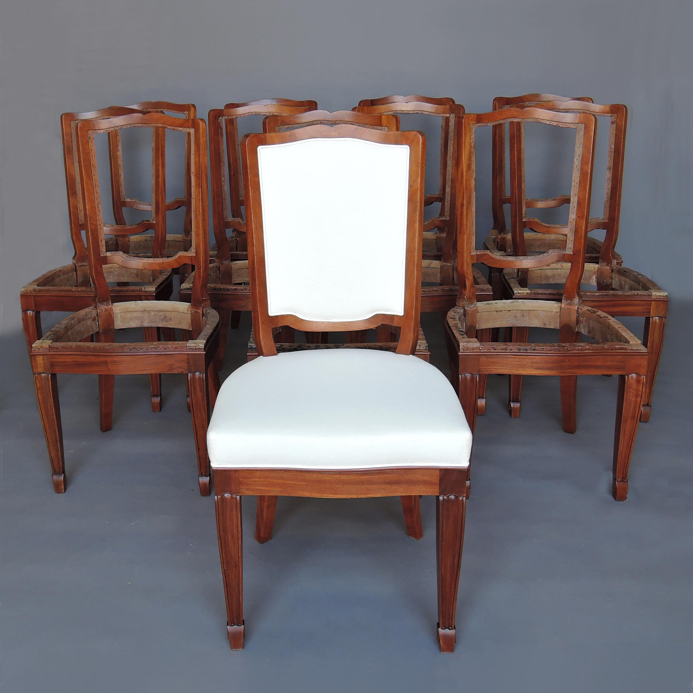 Table de salle à manger Art Déco française en acajou à la manière d'Arbus en vente 4