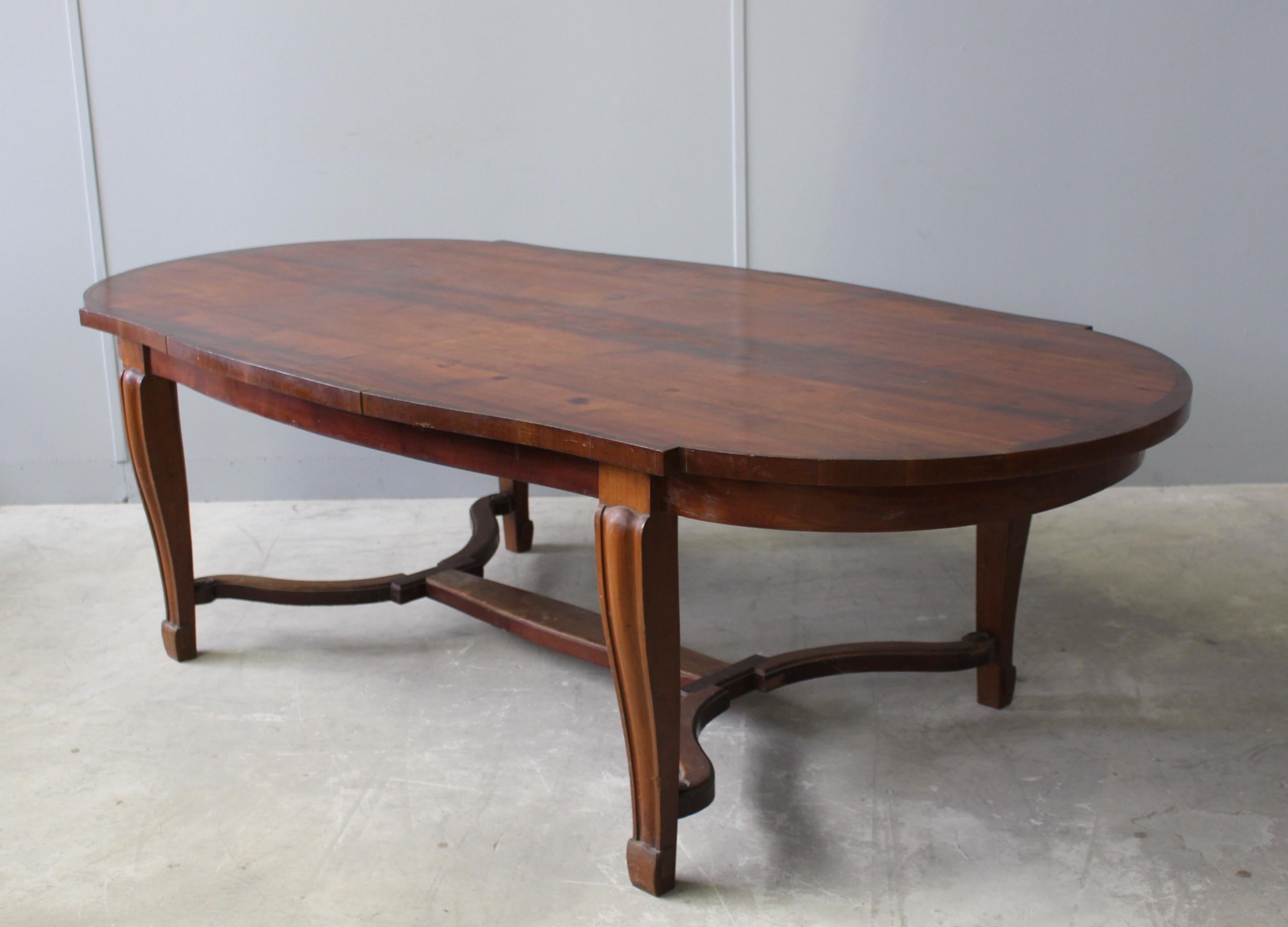 Fine French Art Deco Mahogany Dining Table in the Manner of Arbus For Sale 6