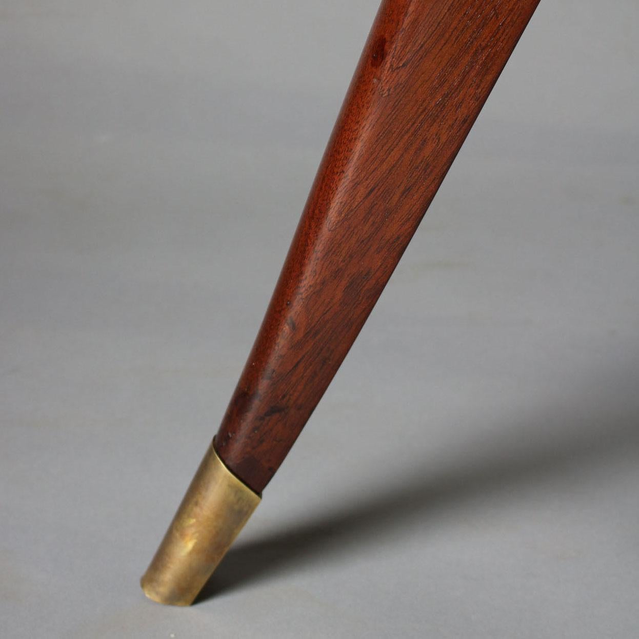 Guéridon en acajou de l'Art Déco français avec un plateau en verre églomisé en vente 5