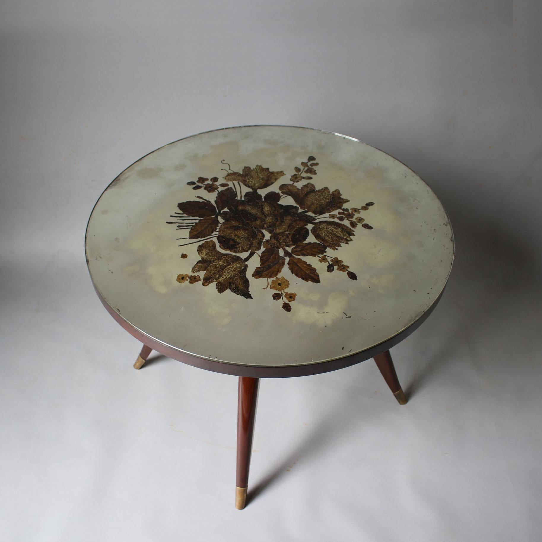 Miroir Guéridon en acajou de l'Art Déco français avec un plateau en verre églomisé en vente