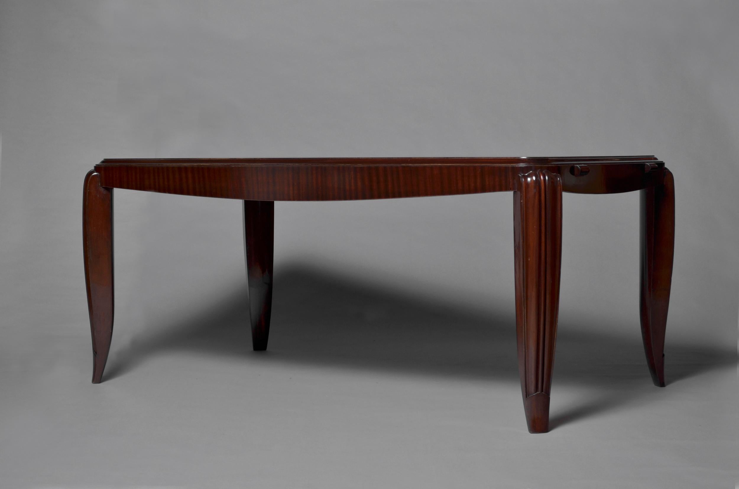 A Fine French Art Deco Mahogany Dining Table in the manner of Jean Pascaud For Sale 2