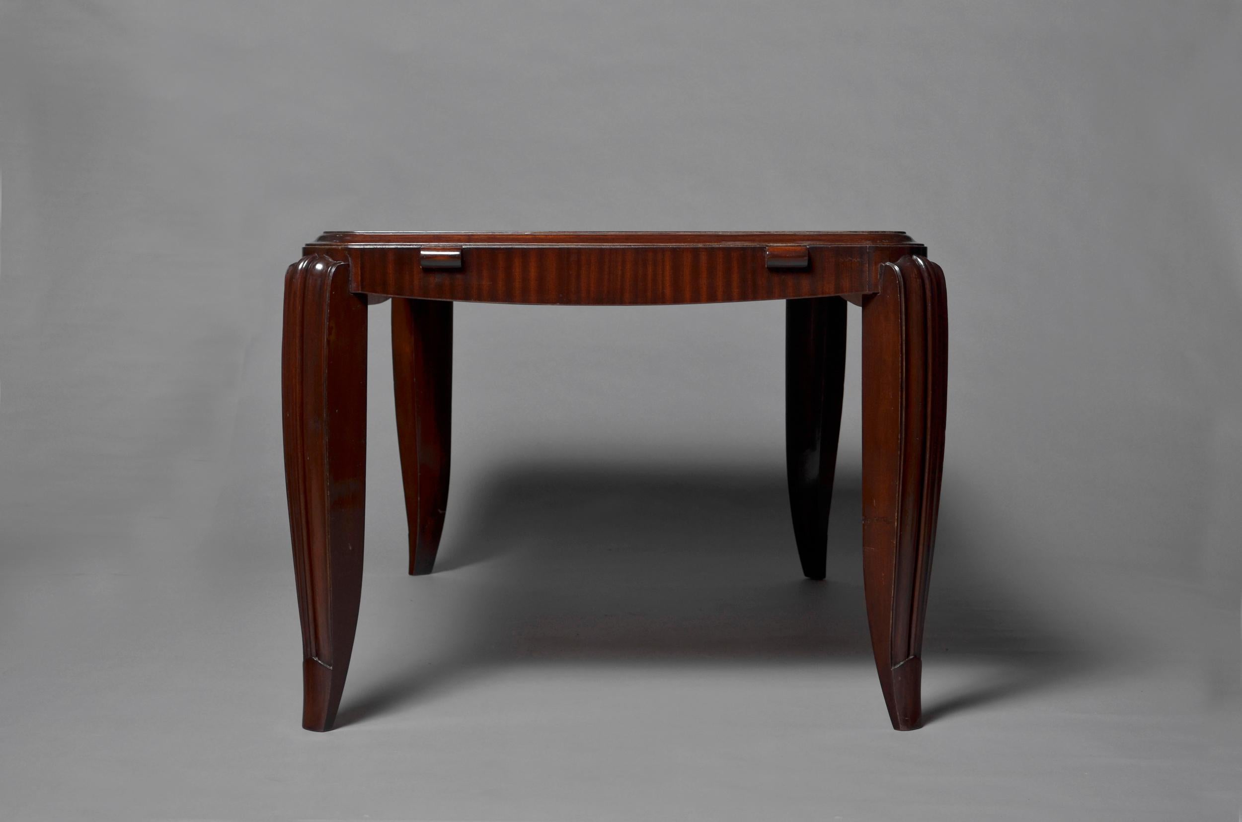 A Fine French Art Deco Mahogany Dining Table in the manner of Jean Pascaud For Sale 3