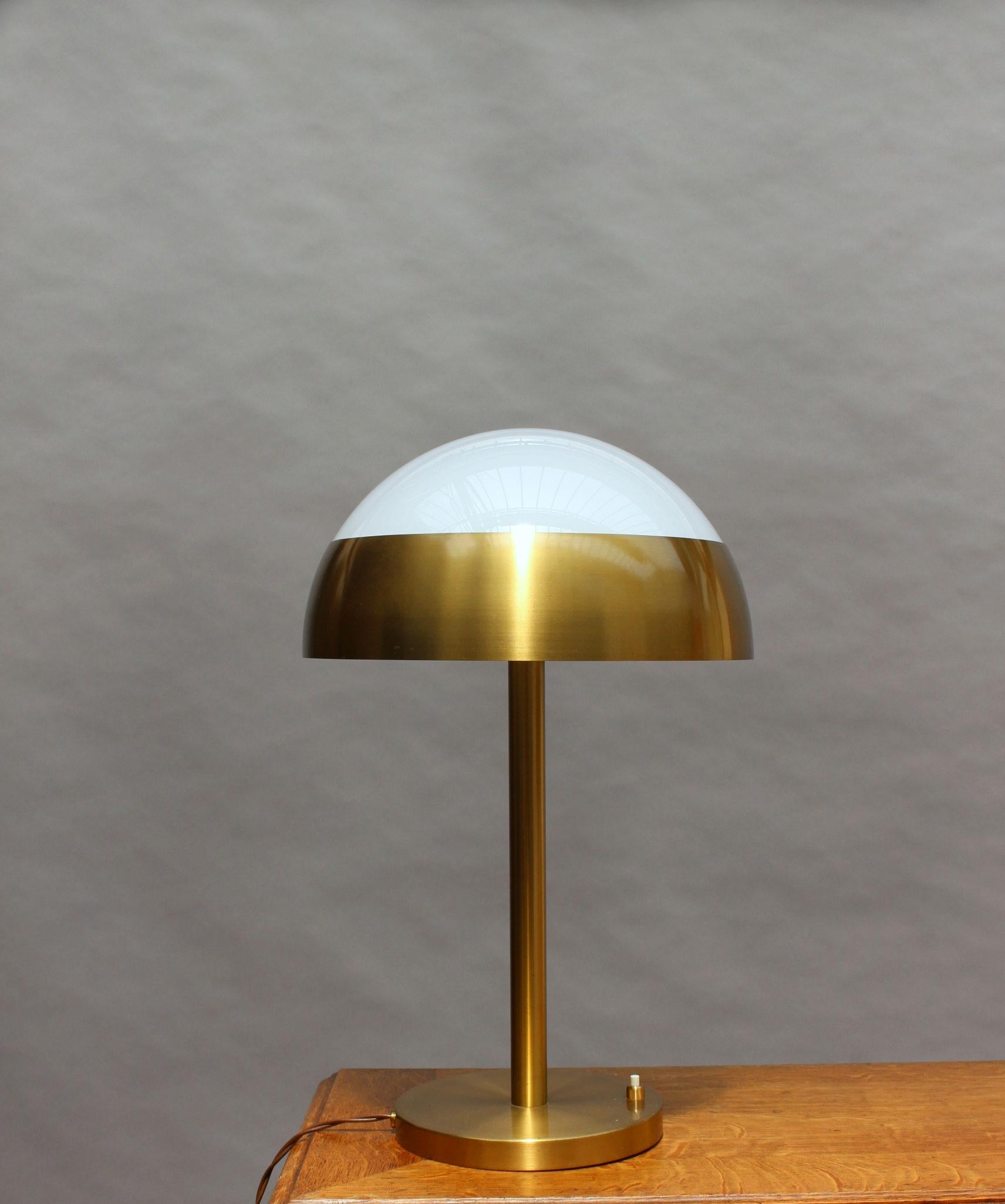 Fine French Art Deco Table Lamp by Jean Perzel In Good Condition For Sale In Long Island City, NY