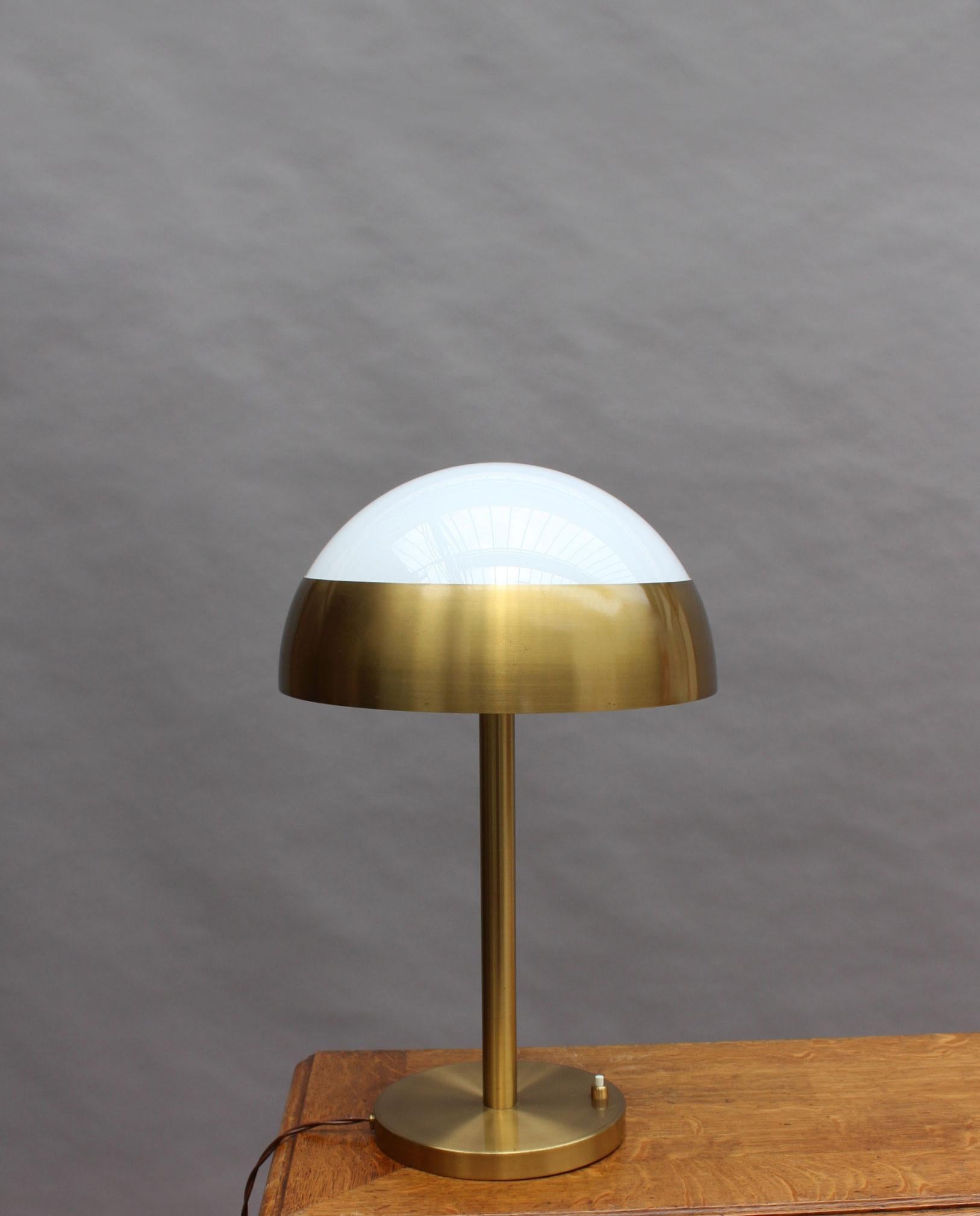 Français Lampe de table Art déco française par Jean Perzel en vente