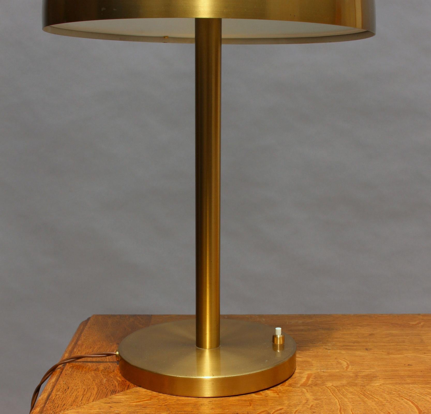 Bronze Lampe de table Art déco française par Jean Perzel en vente