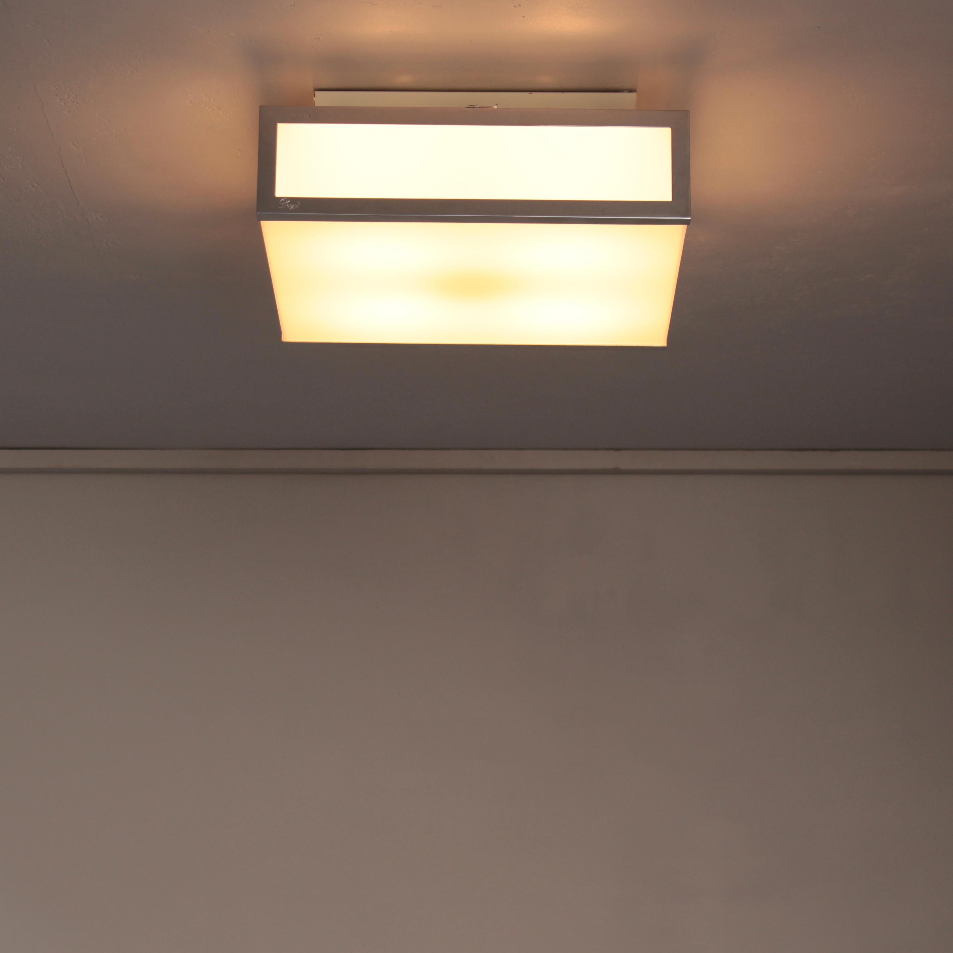 Lampada ad incasso in vetro bianco e cromo di Perzel in stile Art Deco francese In condizioni buone in vendita a Long Island City, NY