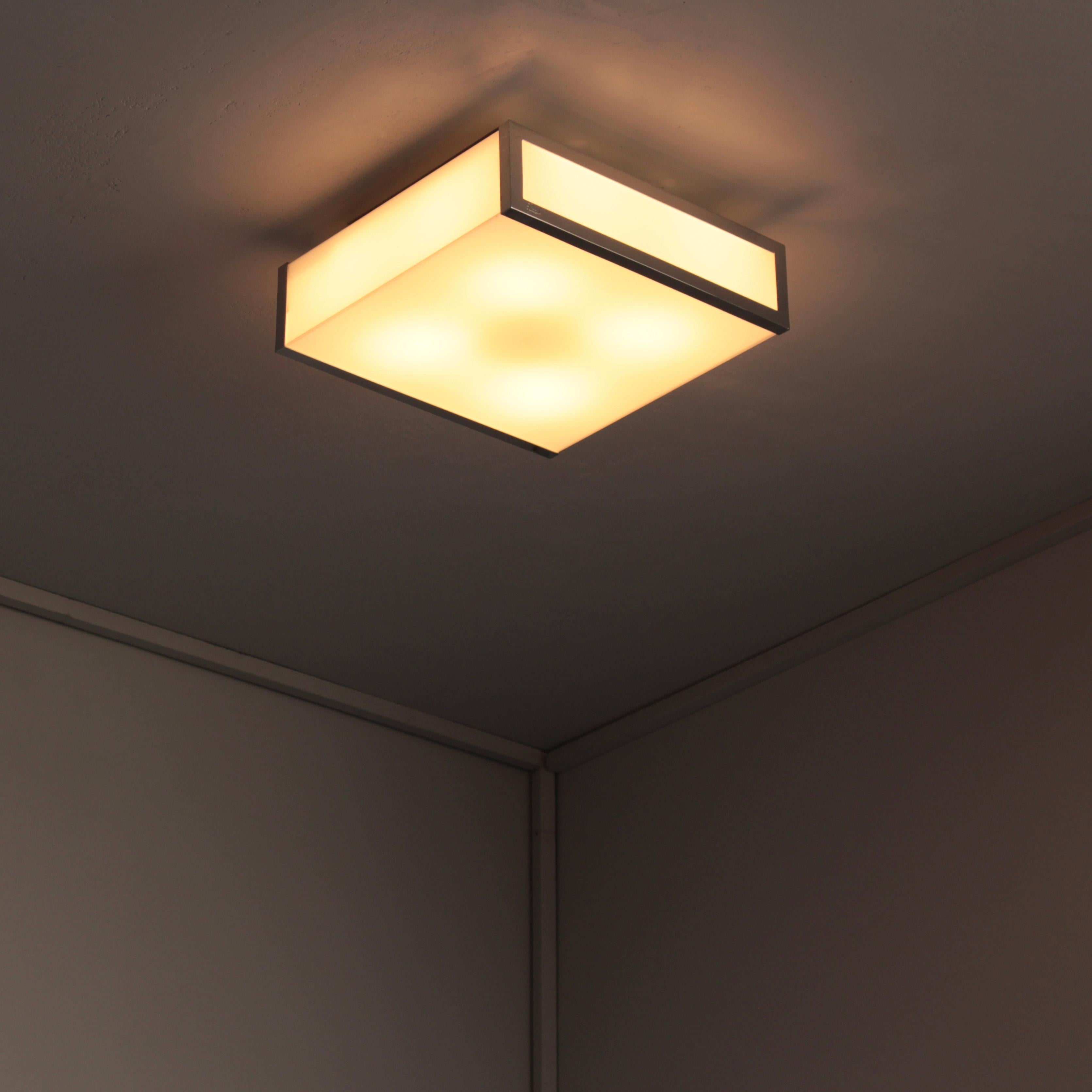 Metà XX secolo Lampada ad incasso in vetro bianco e cromo di Perzel in stile Art Deco francese in vendita