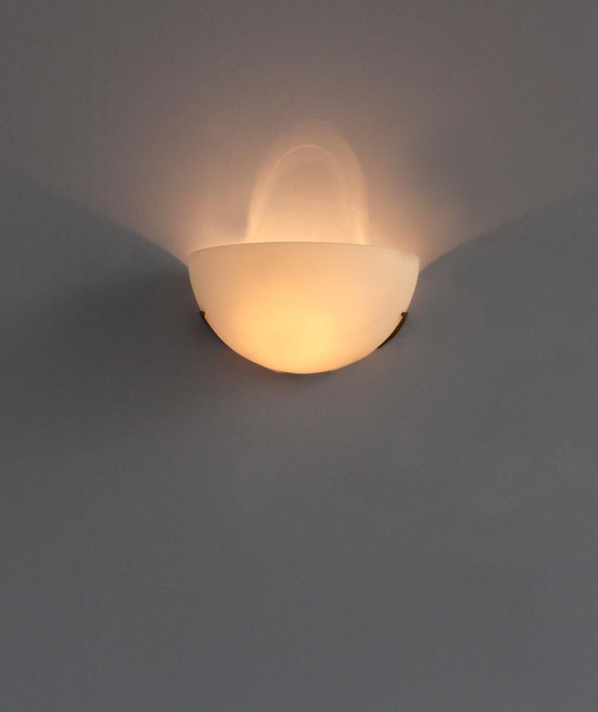 Mid-20th Century Fine French Art Deco White Opaline and Bronze Sconce by Perzel