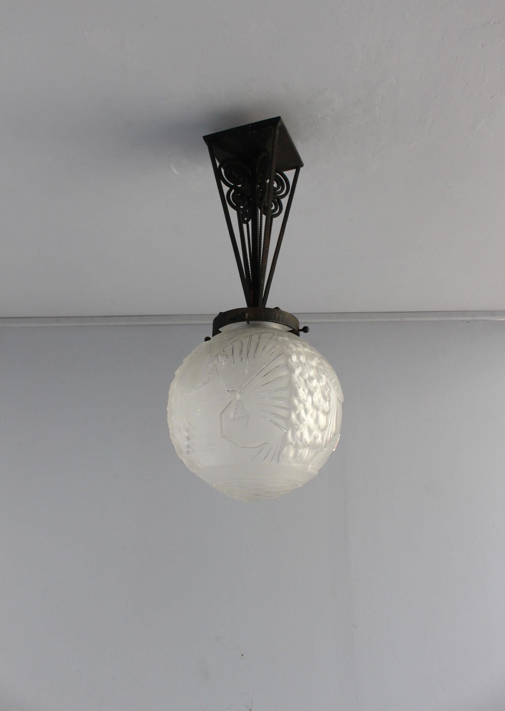 Fine French Art Deco Wrought Iron and Frosted Glass Pendant by Muller Frères For Sale 1