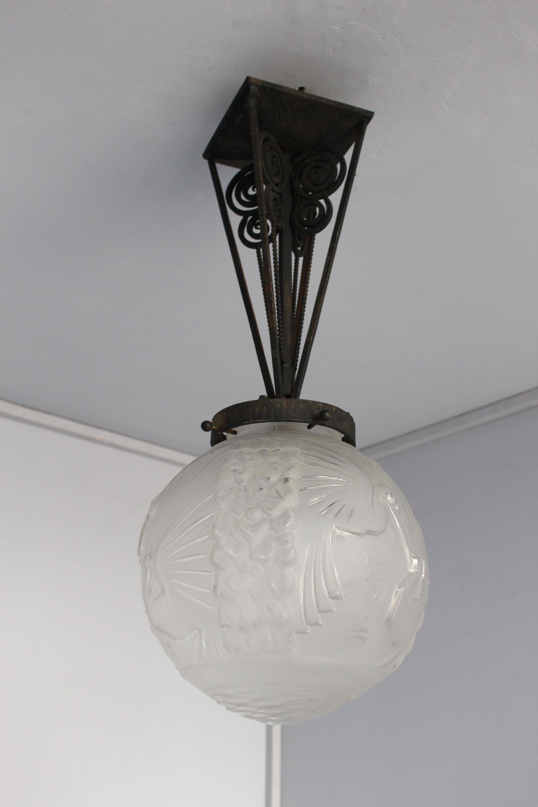 Fine French Art Deco Wrought Iron and Frosted Glass Pendant by Muller Frères For Sale 3