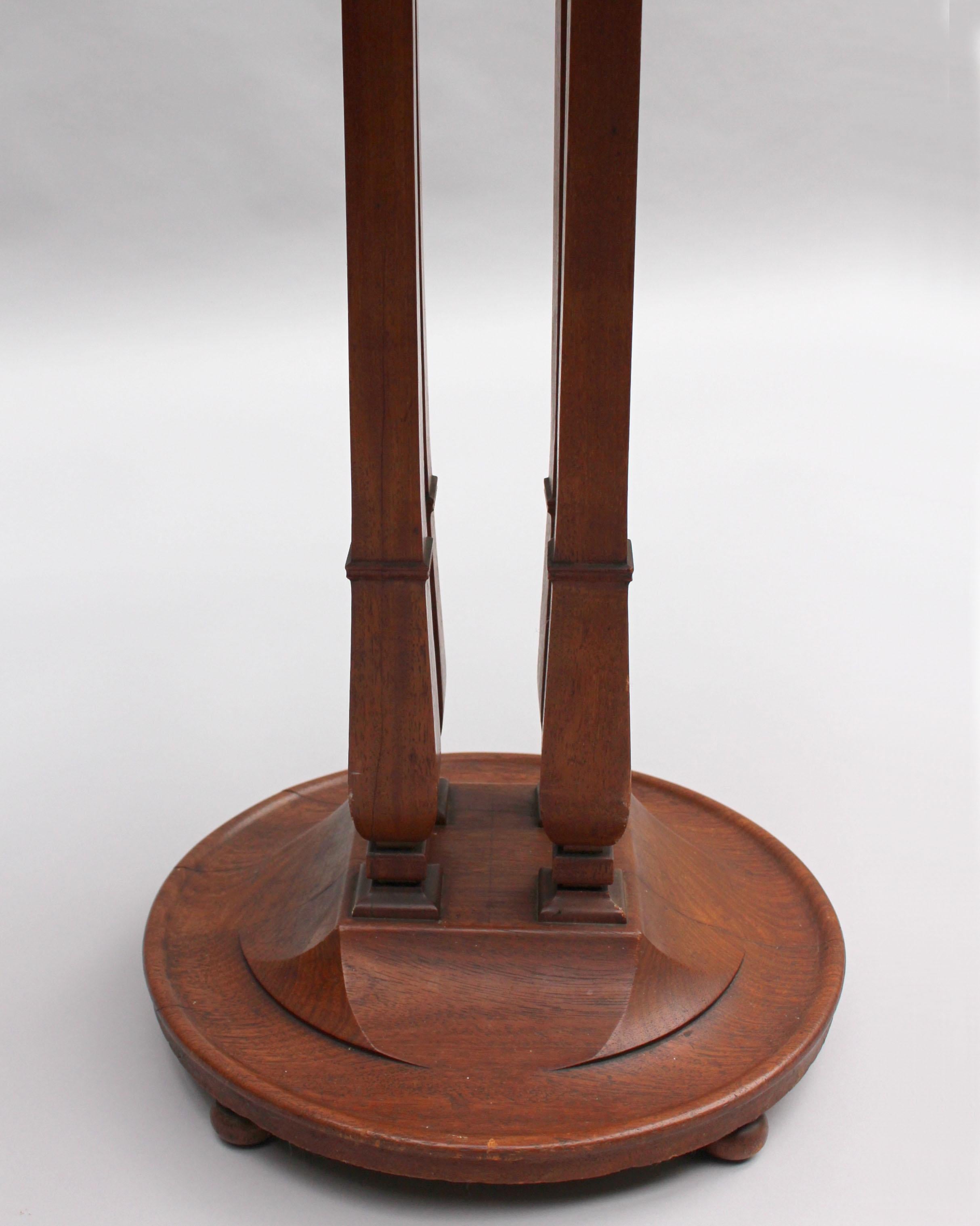 20ième siècle Guéridon en noyer Art Déco de Tony Selmersheim de style Art nouveau français en vente