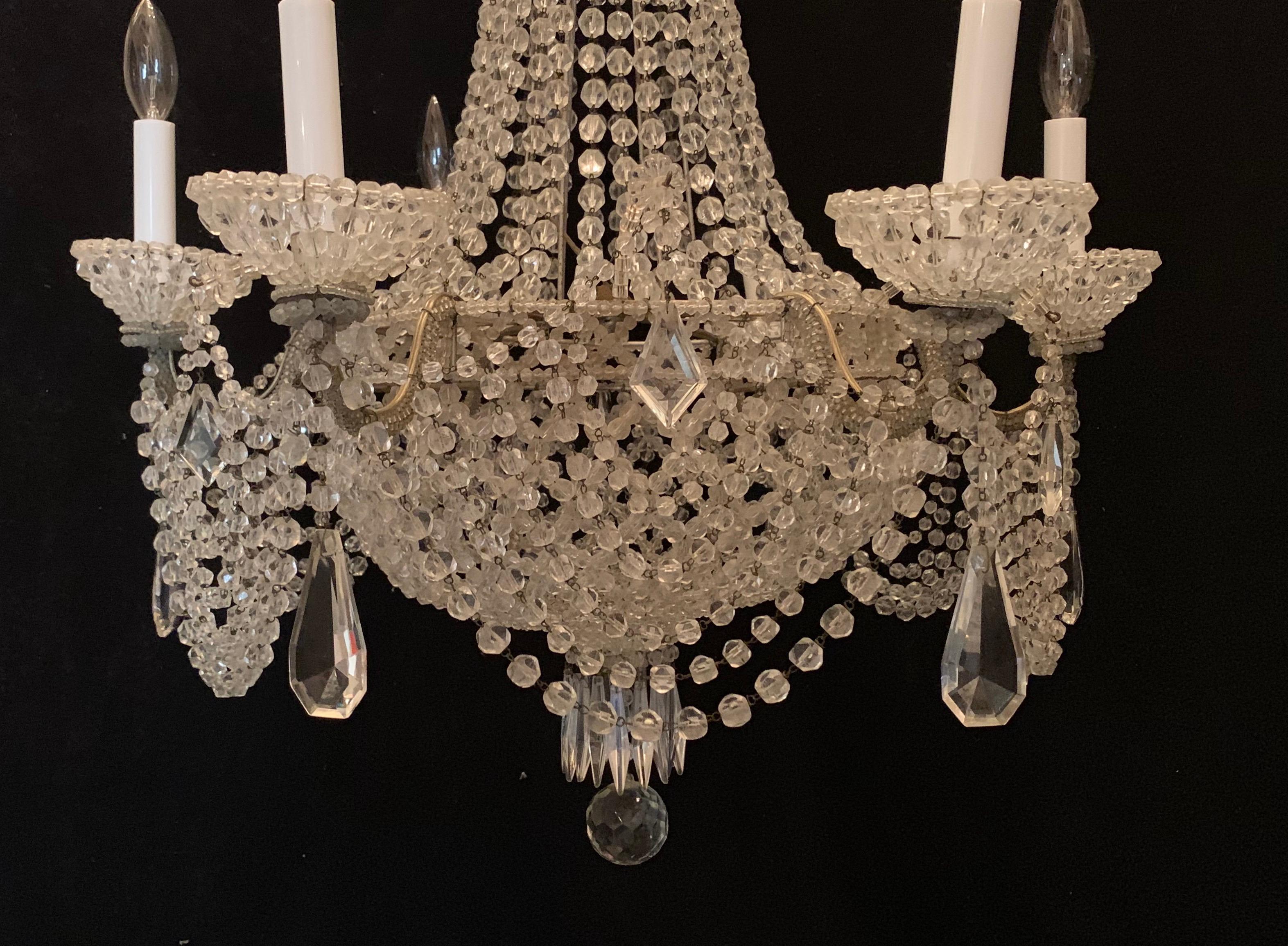 Belle Époque Lampadario francese di grandi dimensioni con cesto di cristallo con perline e reticolo a cascata in vendita