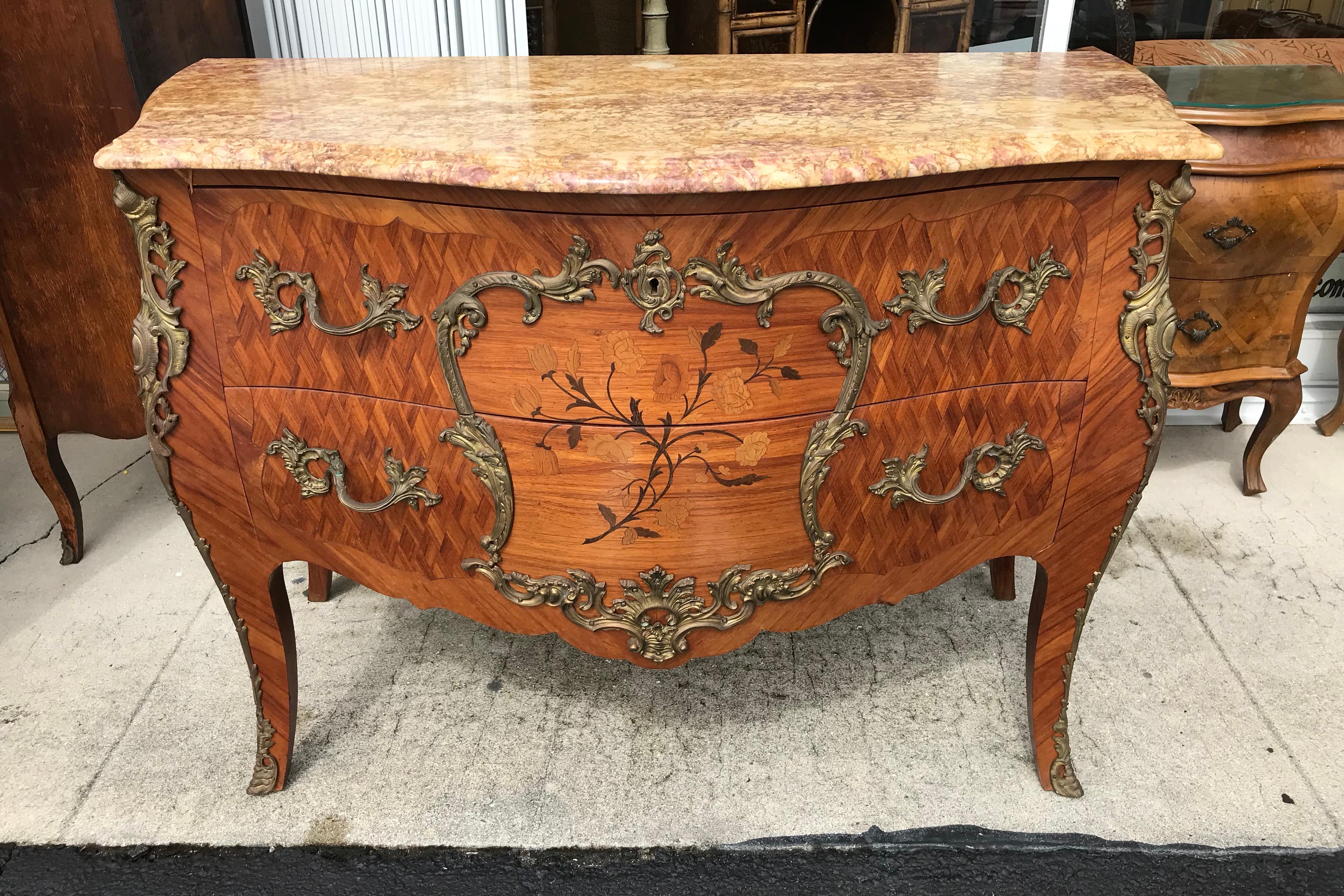 Fine French Bombe' Commode 1