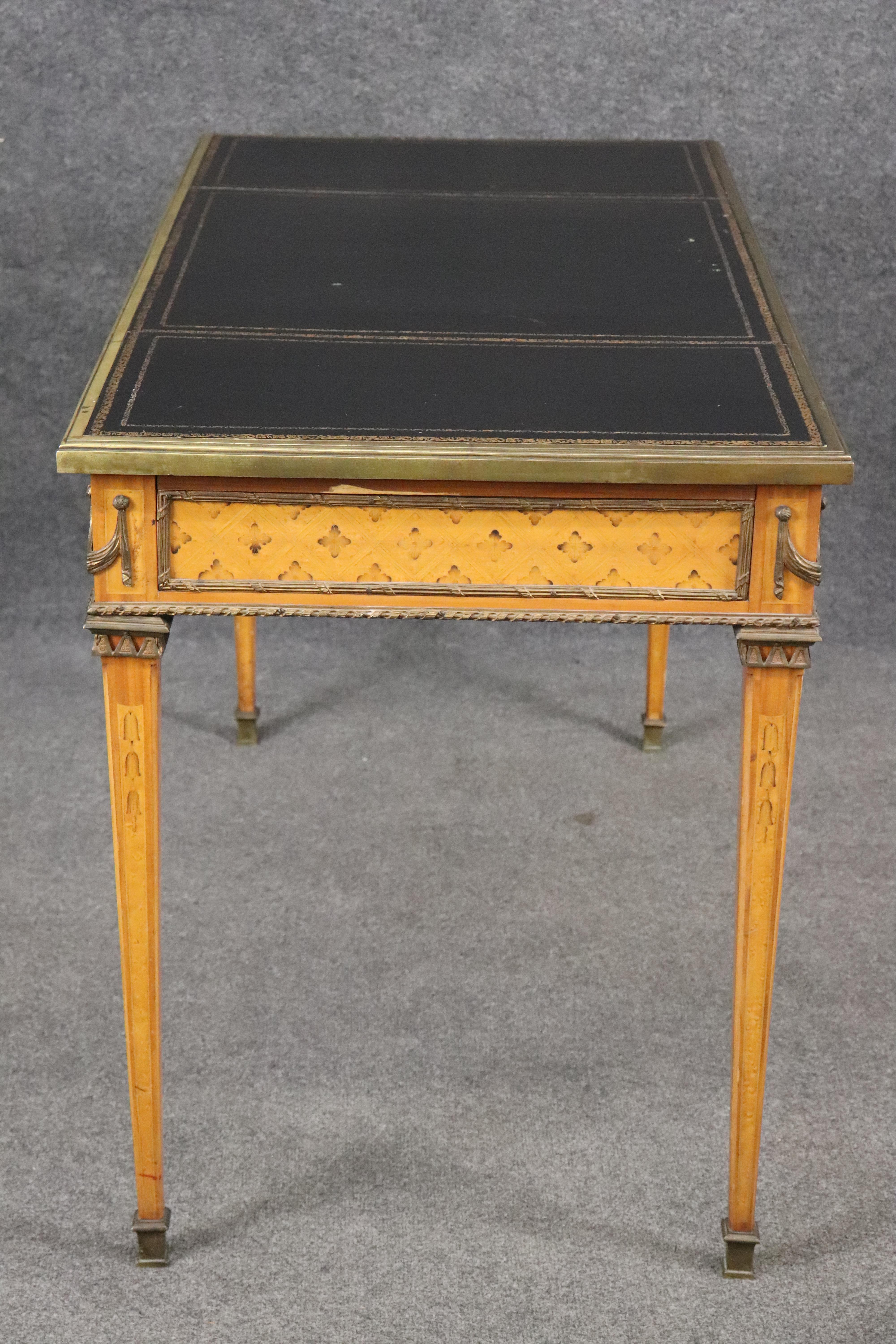 Fine French Bronze Mounted Leather Top French Directoire Bureau Plat Desk In Good Condition For Sale In Swedesboro, NJ