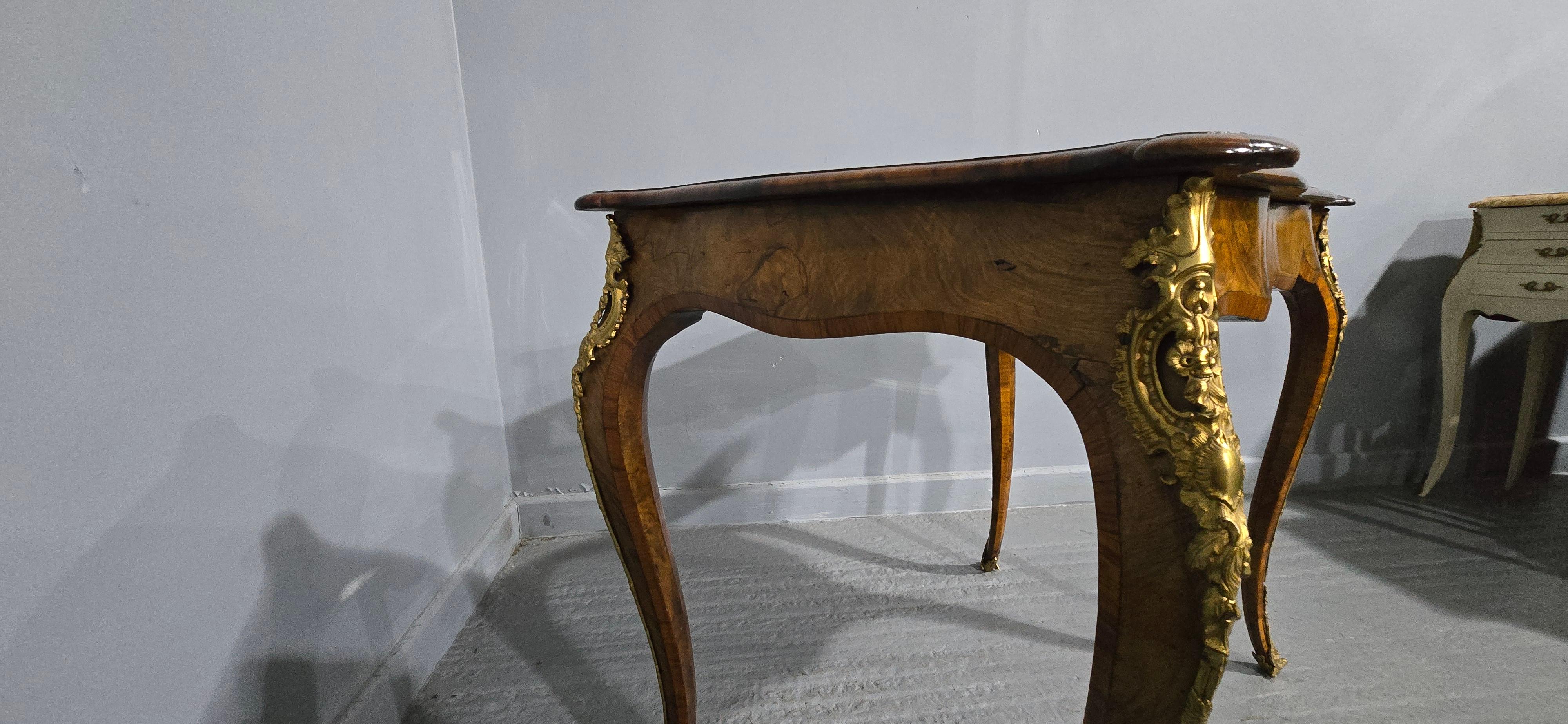 Scrivania Bureau Platt in radica di noce francese pregiata in vendita 3