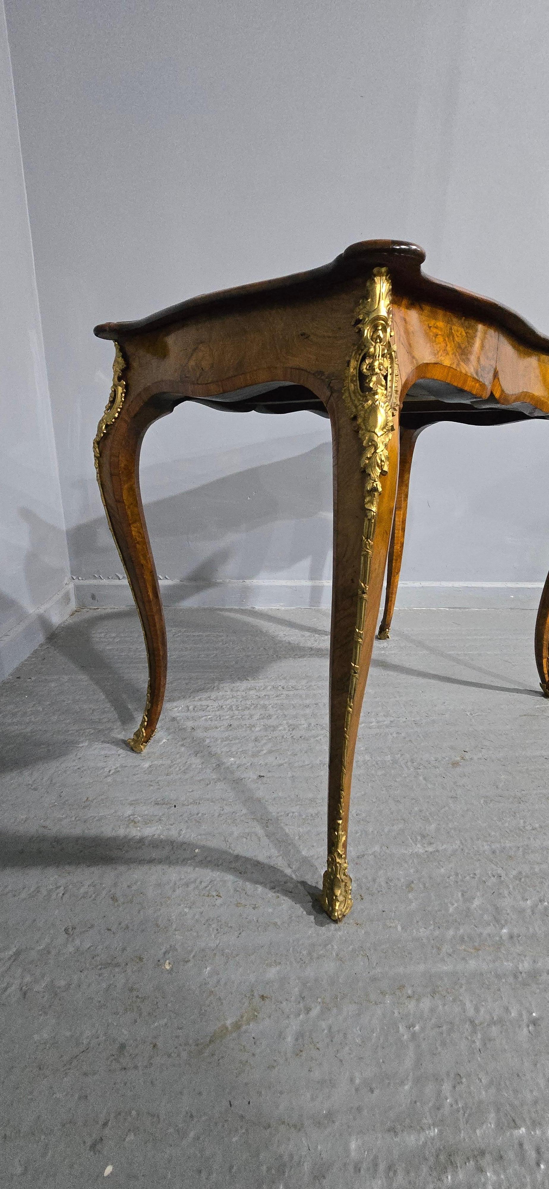 Scrivania Bureau Platt in radica di noce francese pregiata in vendita 4