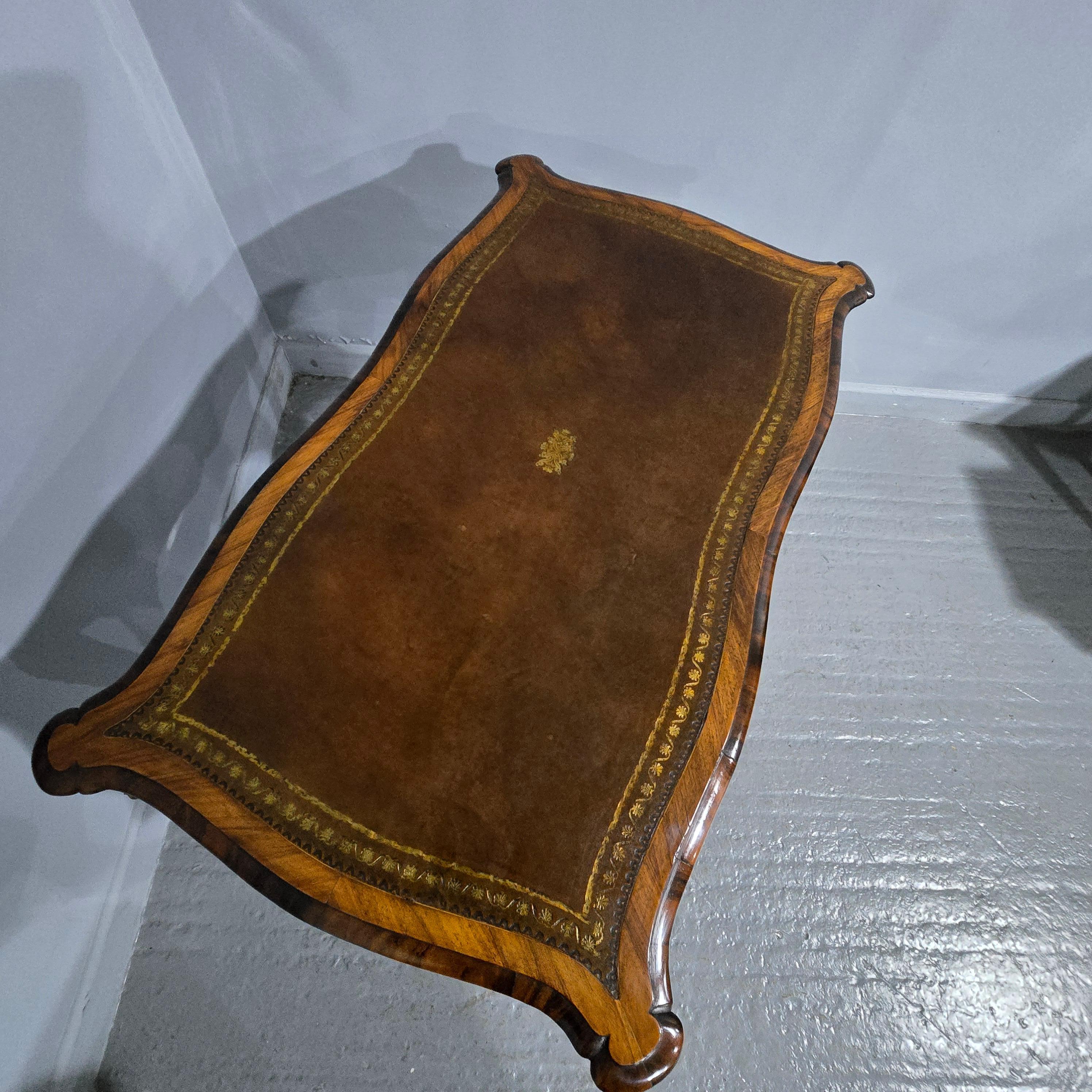 Scrivania Bureau Platt in radica di noce francese pregiata in vendita 6