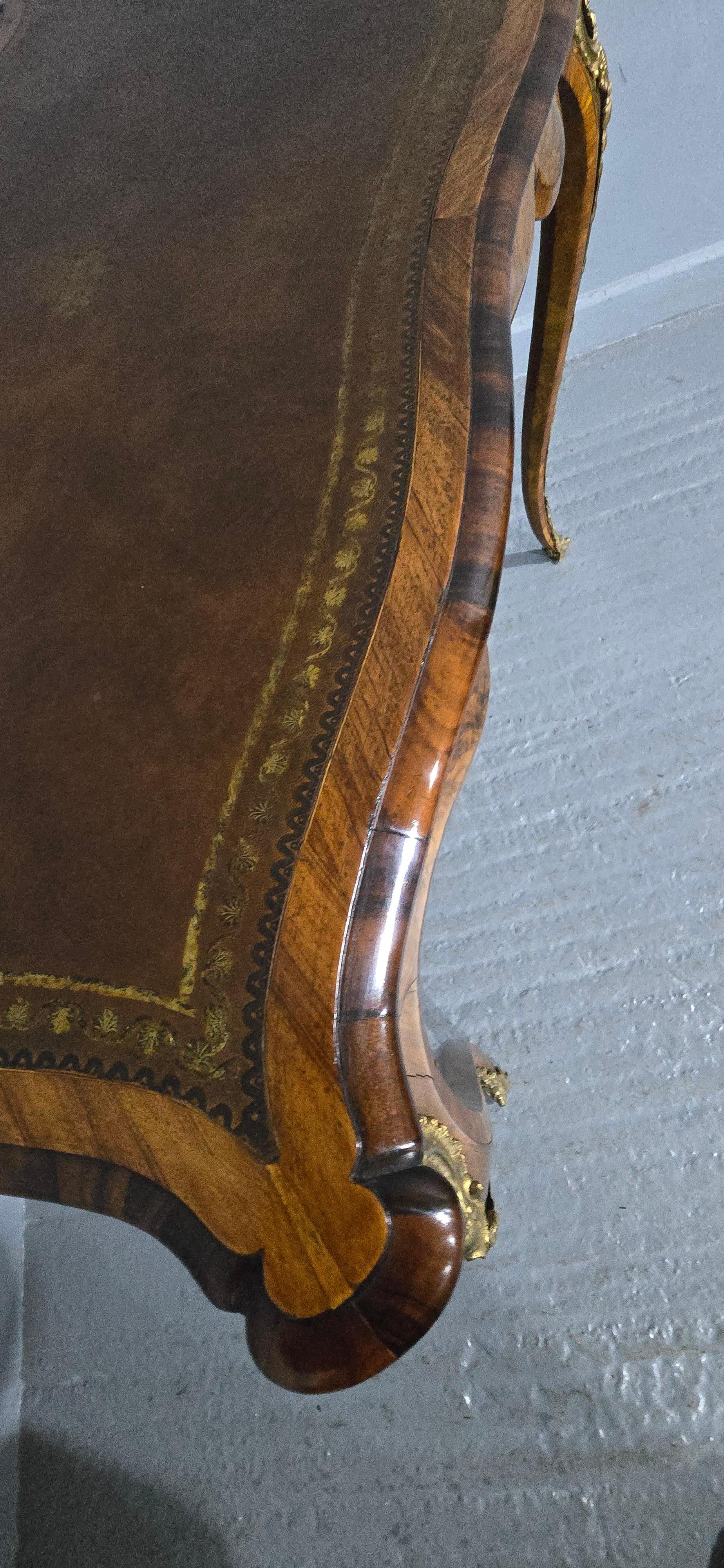 Scrivania Bureau Platt in radica di noce francese pregiata in vendita 7