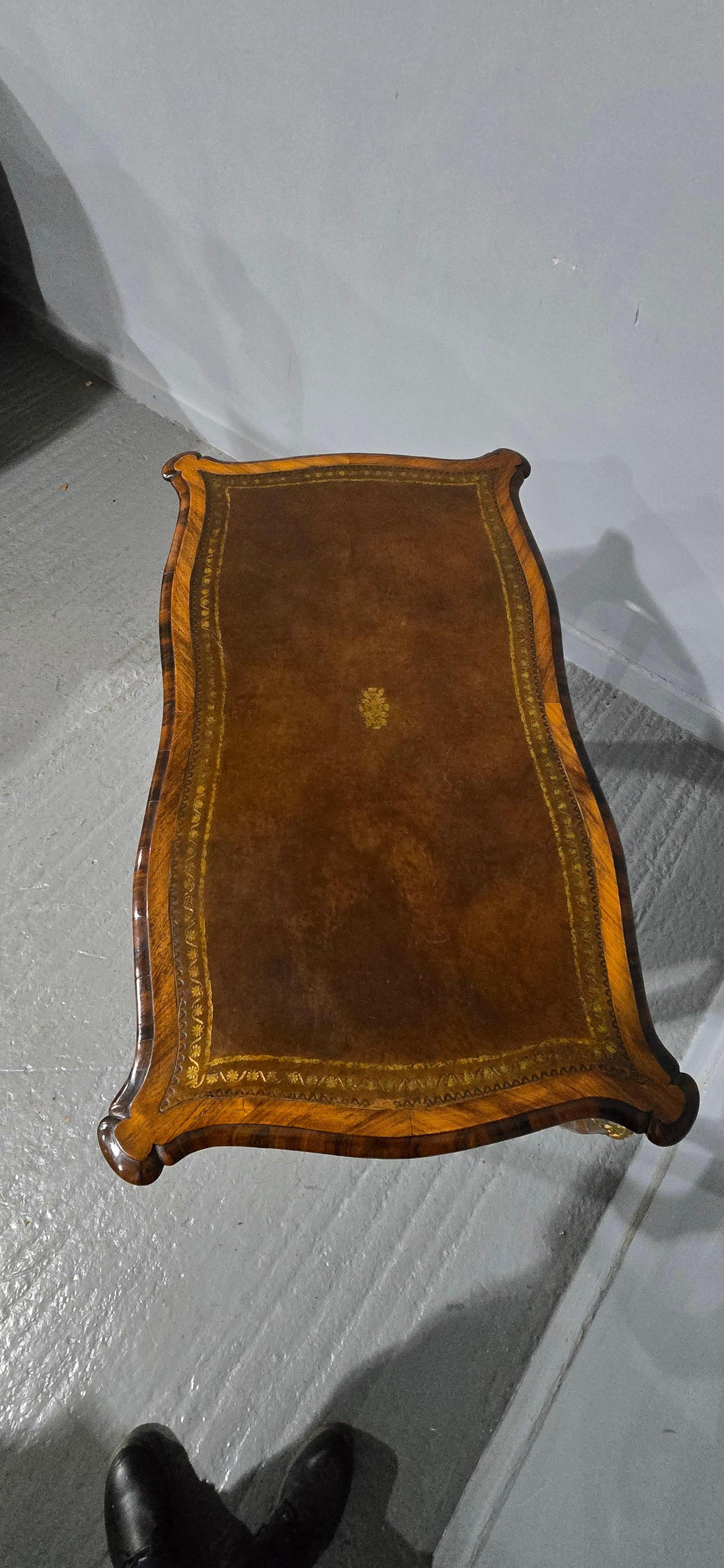 Francese Scrivania Bureau Platt in radica di noce francese pregiata in vendita