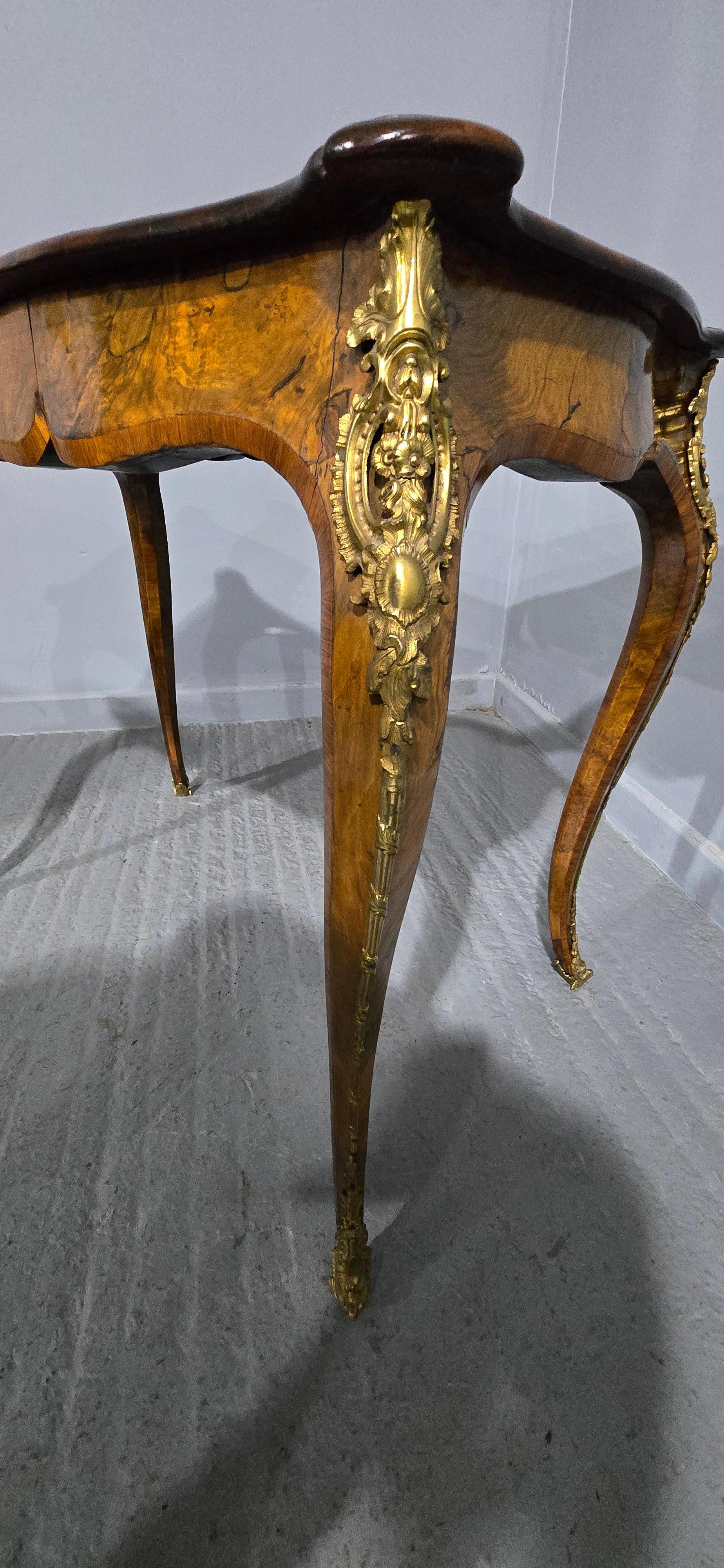 Impiallacciato Scrivania Bureau Platt in radica di noce francese pregiata in vendita