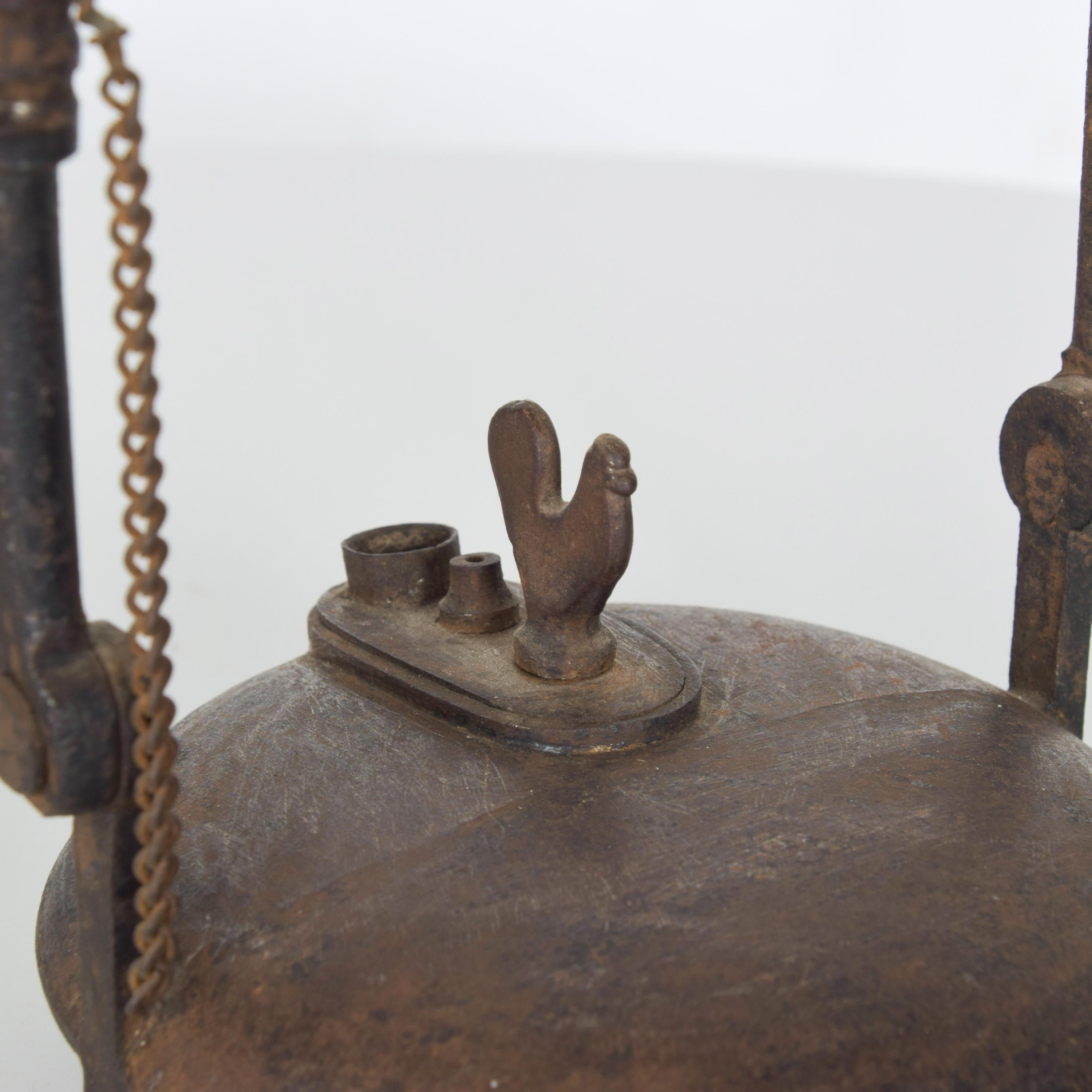 Fine French Cast Iron Oil Betty Rooster Lamp 18th Century France Louis XIV In Fair Condition For Sale In Chula Vista, CA