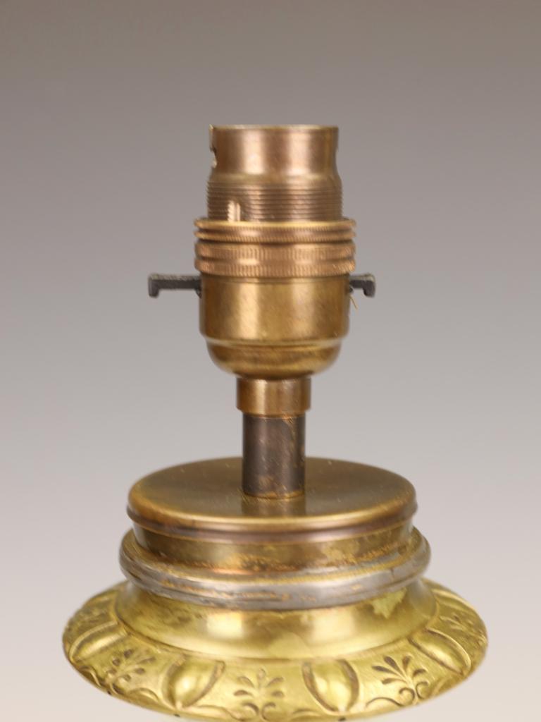 Francese Lampada da tavolo francese in celadon con supporti in bronzo dorato - timbro Parigi in vendita