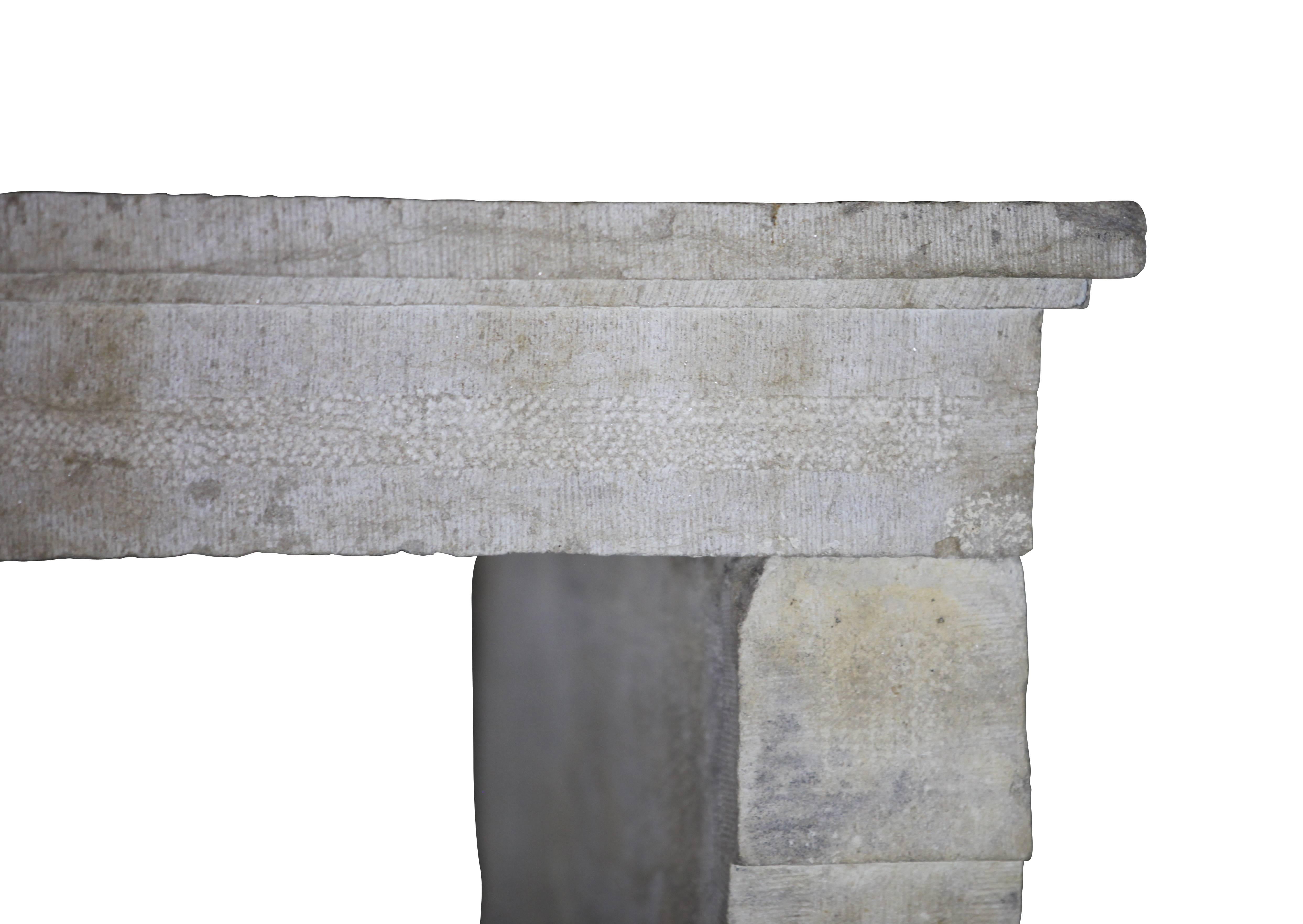 Fine French Country Limestone Antique Fireplace Surround In Good Condition For Sale In Beervelde, BE