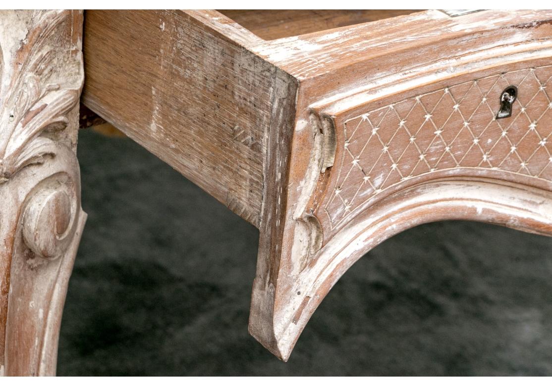 Tavolo da scrittura con piano in pelle in stile rustico francese in vendita 6