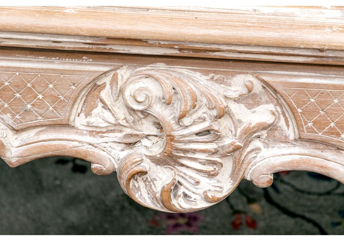 Tavolo da scrittura con piano in pelle in stile rustico francese in vendita 1