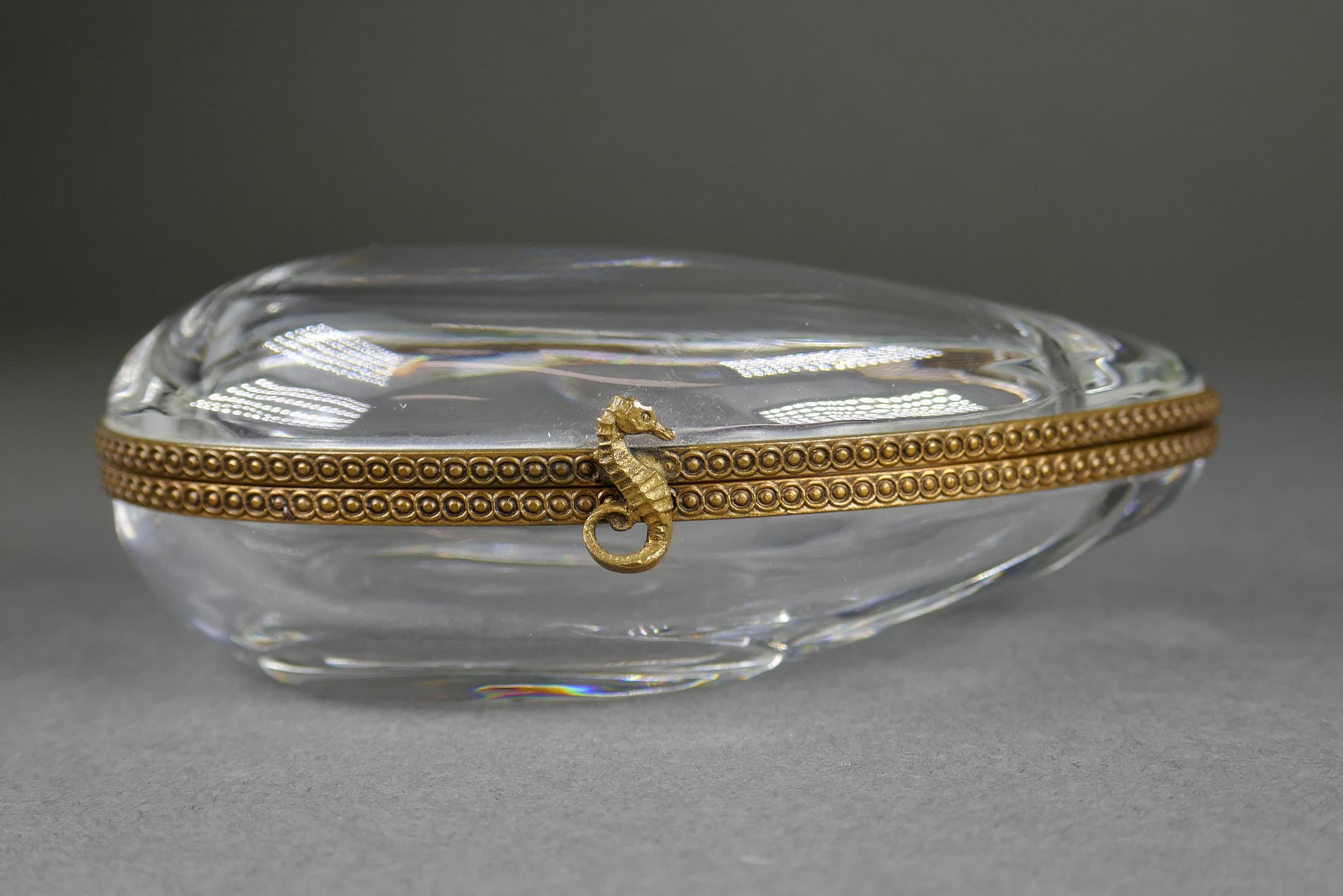 Fine French Crystal Bivalve Molluscs Gilt Seahorse Jewelry Trinket Box In Good Condition For Sale In San Juan Capistrano, CA